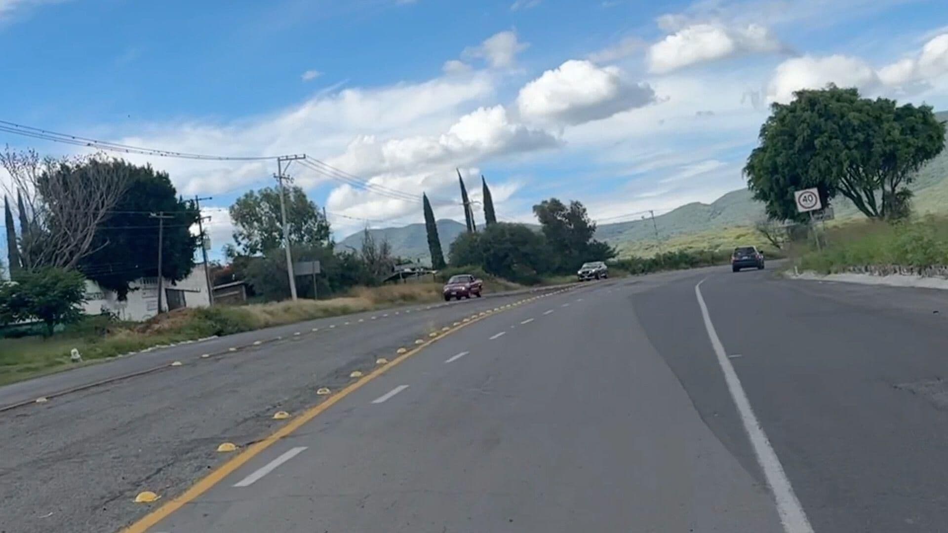 Incendian Seis Vehículos en la Carretera Valle De Santiago - Yuriria