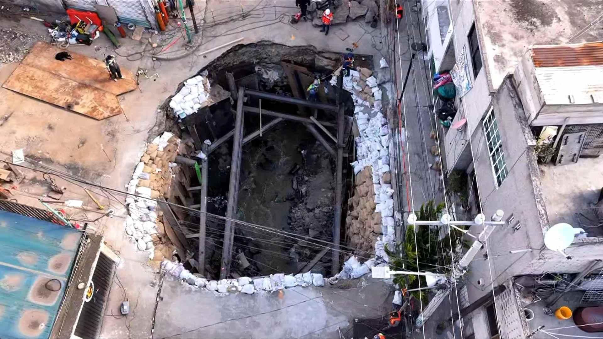 ¿Cómo Evitarán que el Socavón en Colonia Renovación en Iztapalapa se Haga Más Grande?
