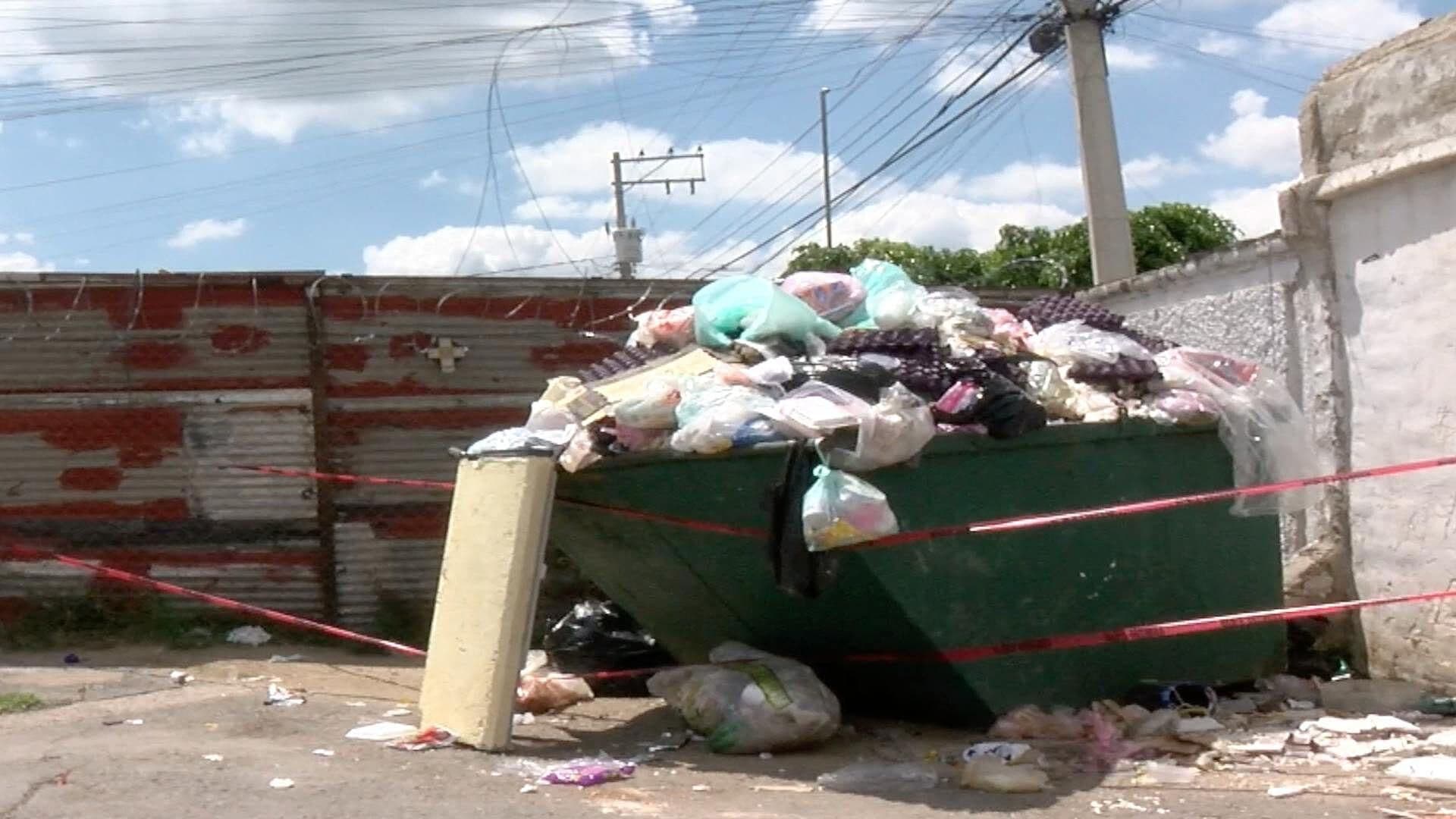 Camión de Basura Jala Cable e Impide Recoger Deshechos en Villas de León