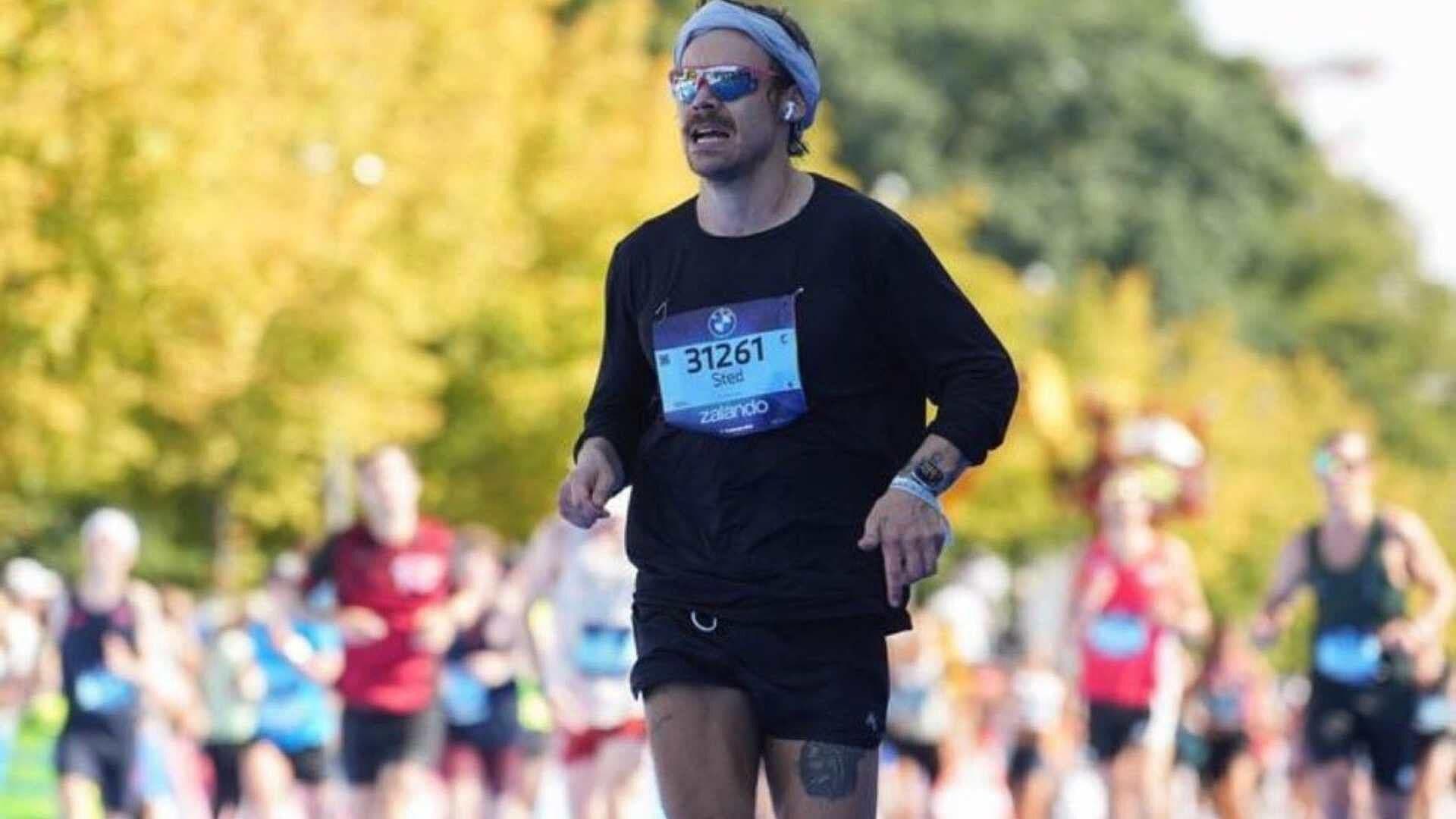 Harry Styles Sorprende en el Maratón de Berlín y Hace un Gran Tiempo