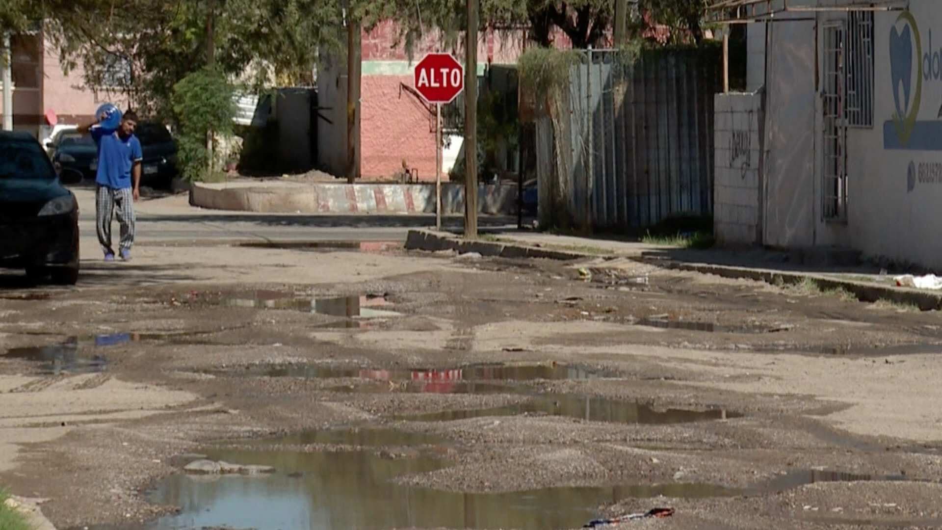 Vecinos Denuncian Drenaje Colapsado y Aparición de Baches en la Colonia Nuevo Hermosillo