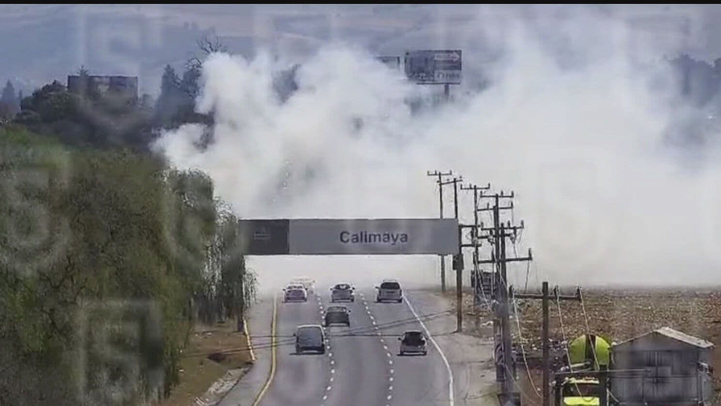 Incendio de Pastizal en la Carretera Toluca- Tenango Complica Visibilidad en Carretera