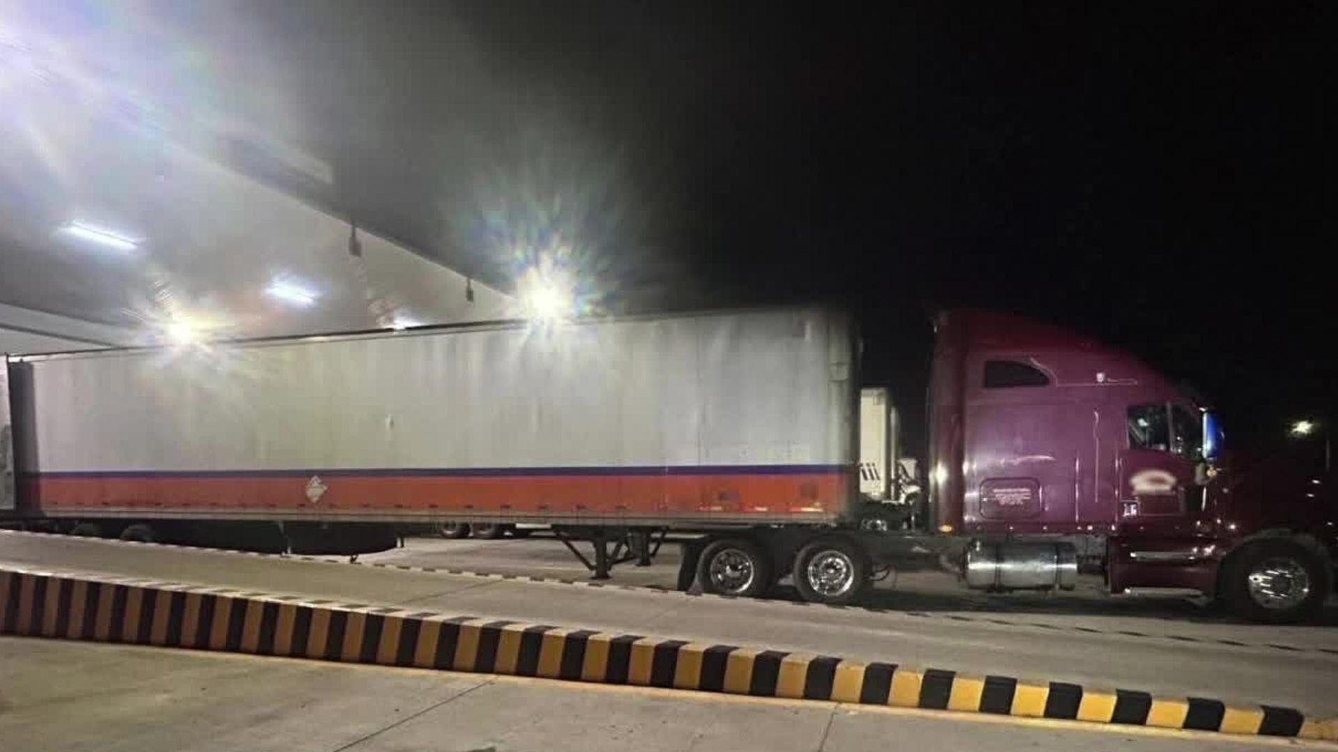 Aseguran Autos de Alta Gama Transportados Ilegalmente Dentro de Trailer en Sonoyta