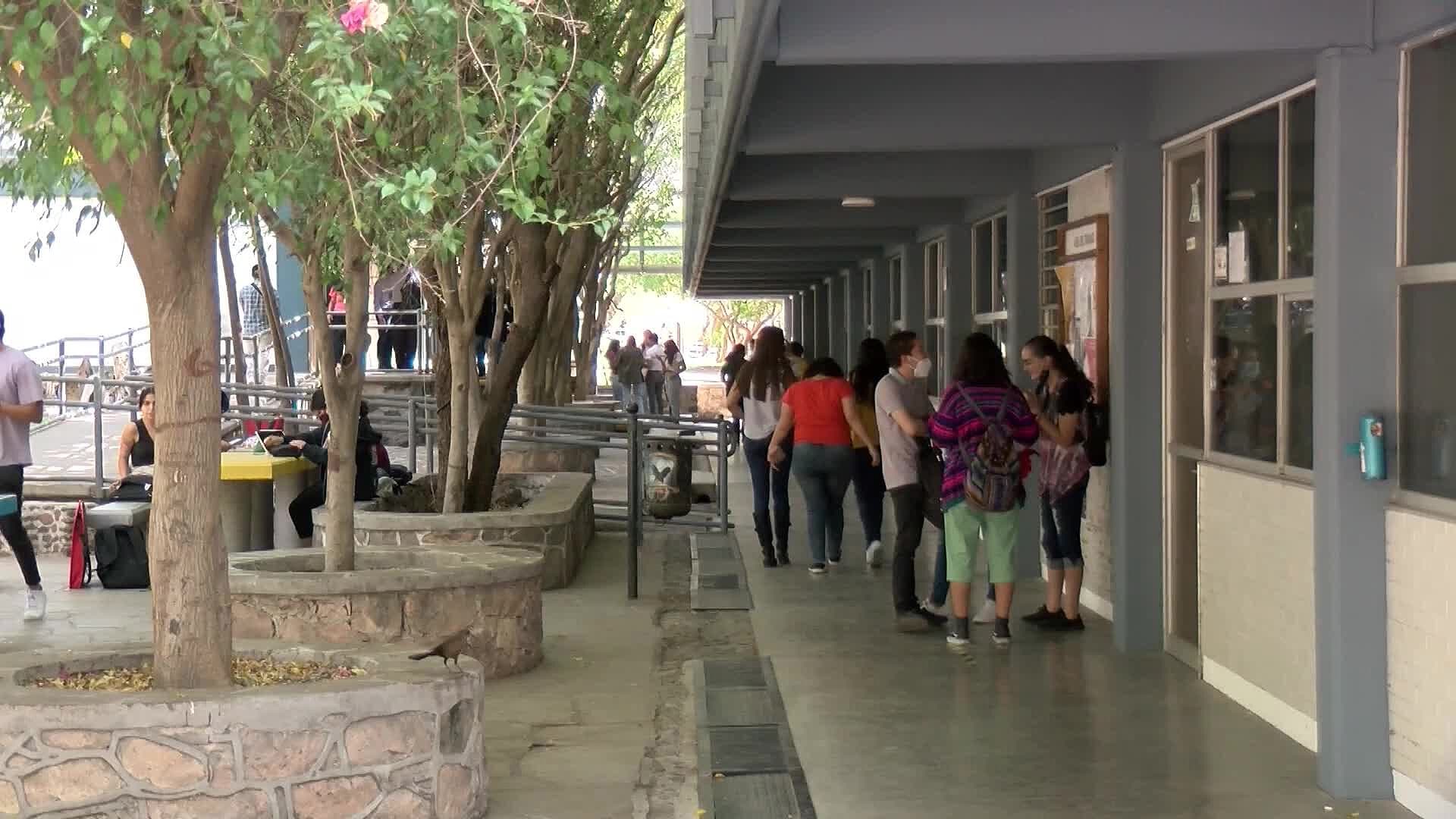 Rescata SEP a 150 Alumnos tras Cierre de UNIHUM en Querétaro