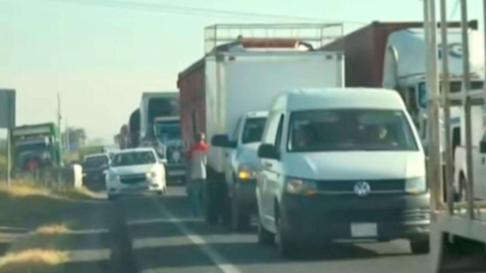 Carretera Abasolo-Pénjamo en Guanajuato Cumple 24 Horas Cerrada por Manifestación de Campesinos