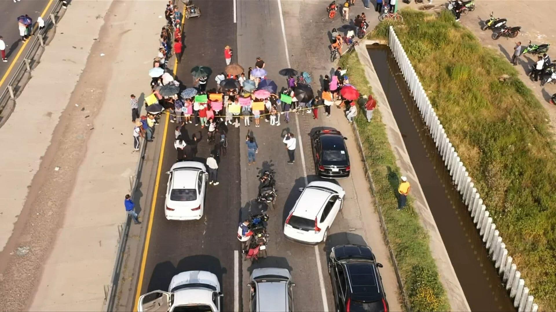 Manifestantes Bloquean Circuito Exterior Mexiquense por Falta de Agua; Así las Afectaciones