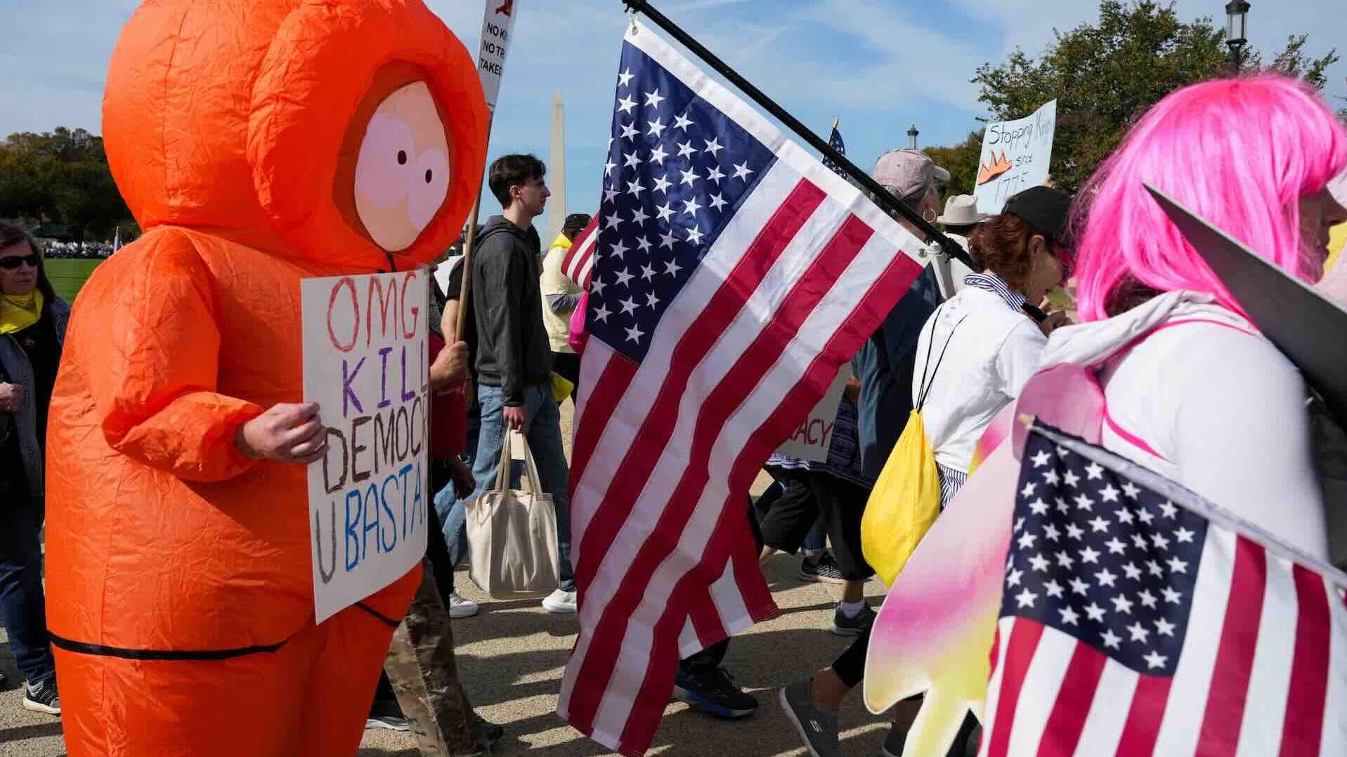 Miles se Congregan Frente al Capitolio en 2,500 Manifestaciones Contra Donald Trump