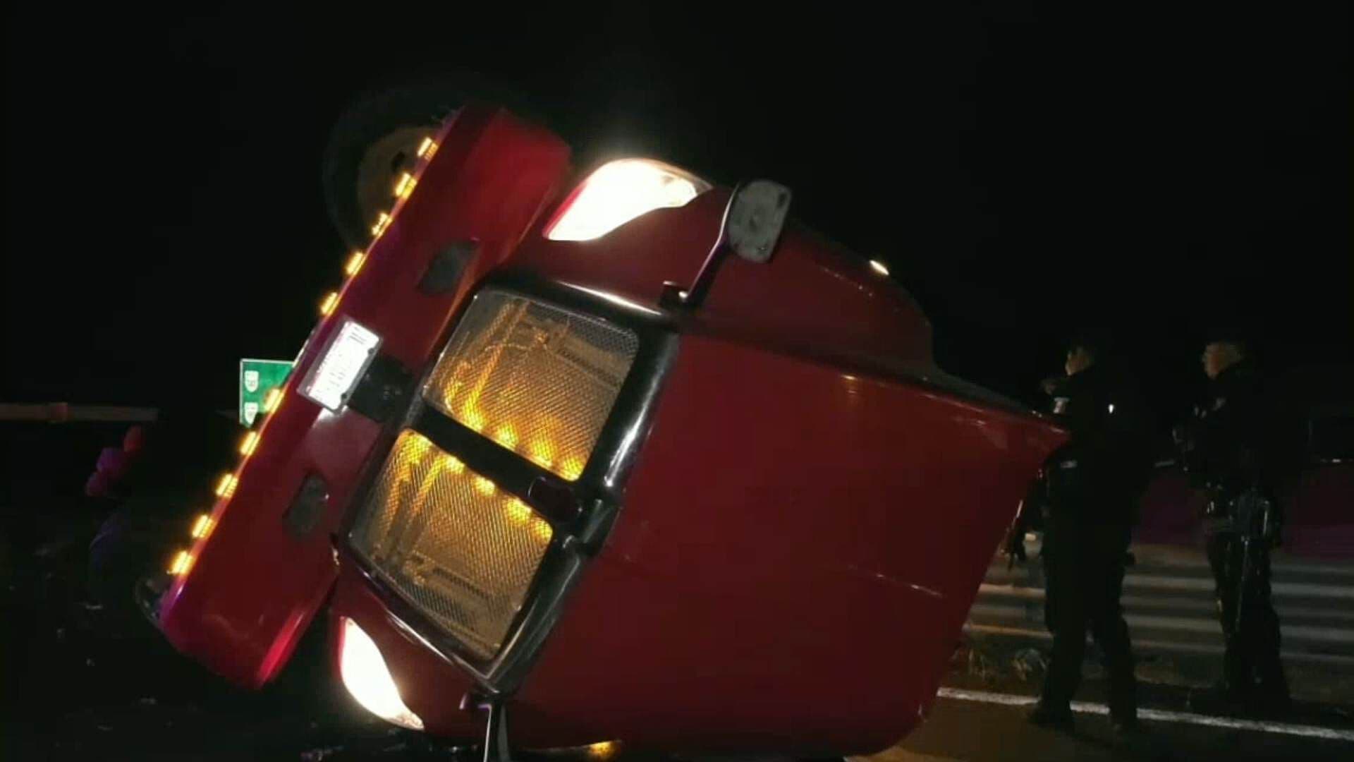 Tráiler Cargado de Azúcar Queda Volcado en Entrada a Veracruz