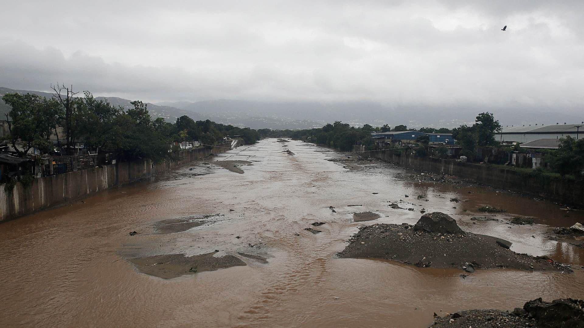 Huracán Melissa: SRE Recuerda Números de Emergencia para Mexicanos en Jamaica