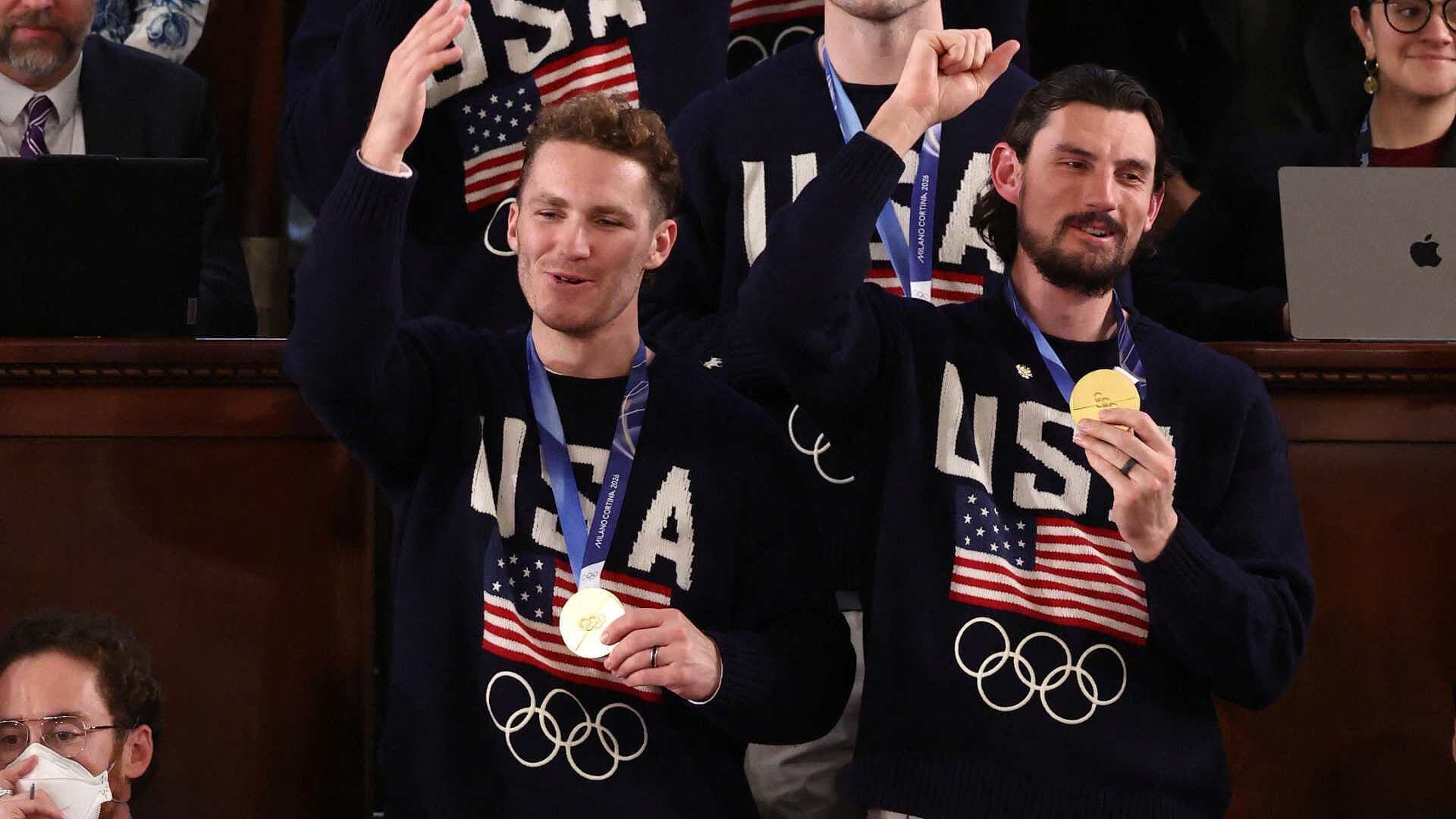 Equipo de Hockey Masculino Entra al Congreso Durante Mensaje de Donald Trump