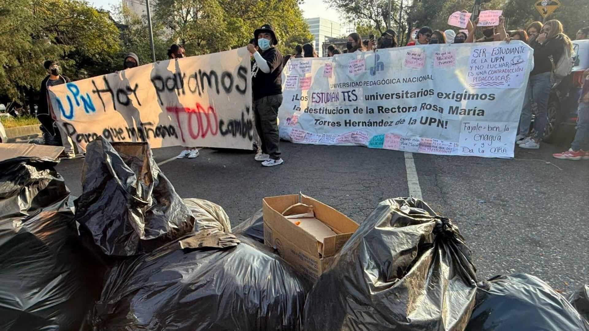 Bloqueo en la Picacho-Ajusco: Universitarios Protestan por Destitución de Rectora de la UPN