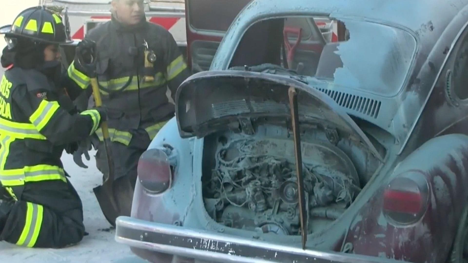 Arde Vehículo Frente a "El Pasito"; Falla Eléctrica Provoca Incendio en Chihuahua