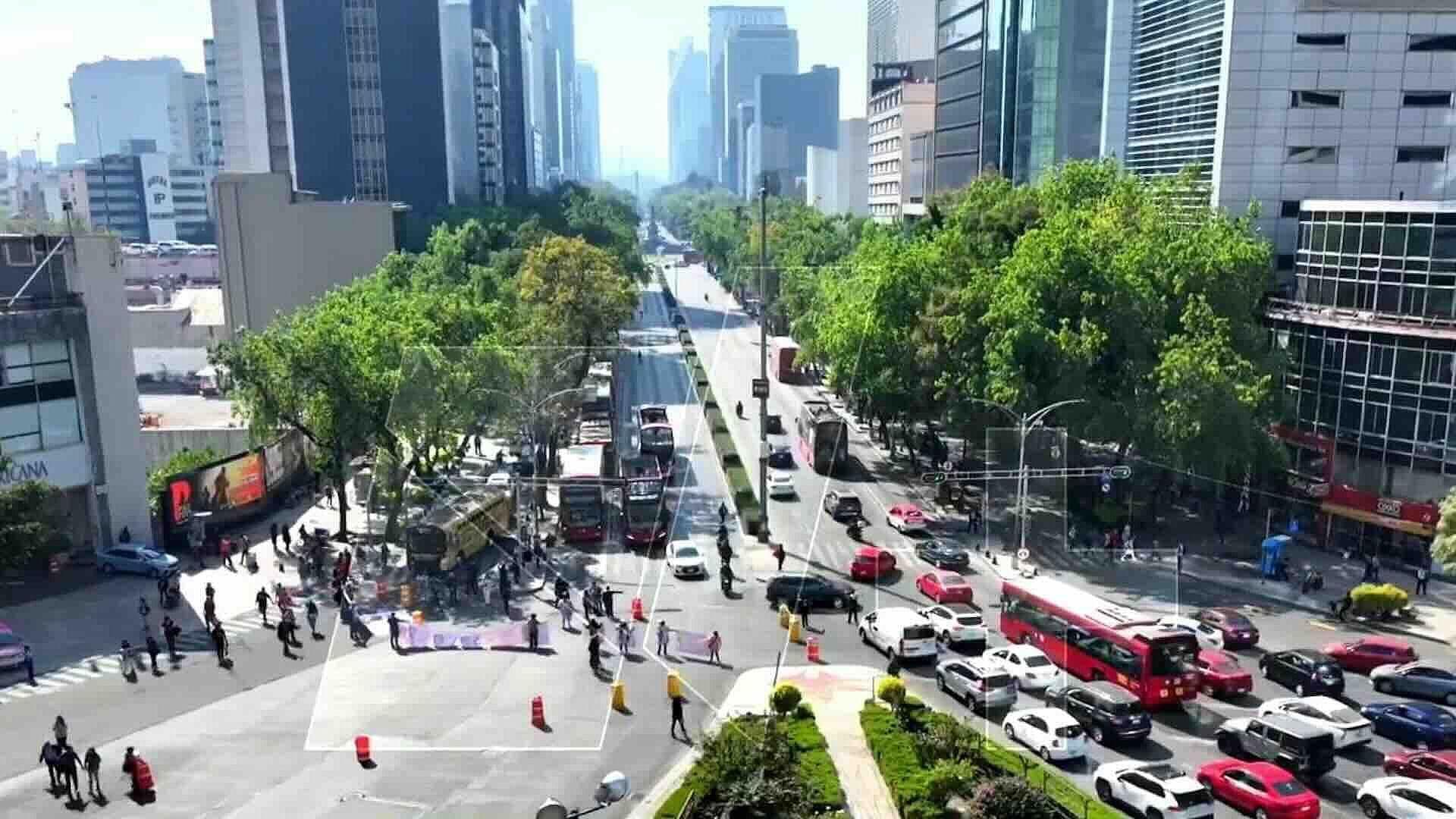 Bloquean Paseo de la Reforma en CDMX por Feminicidio de Andrea en Alcaldía Cuauhtémoc