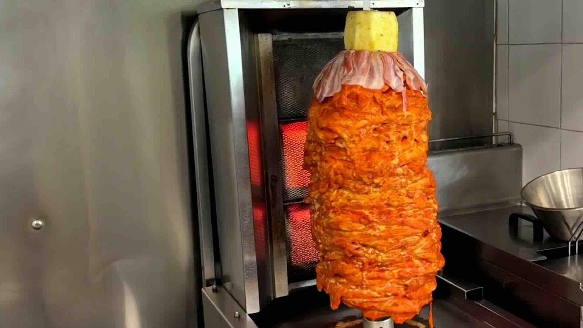 Chef Mexicana en Roma Lleva el Sabor de México a un Mercado Local con su Taquería