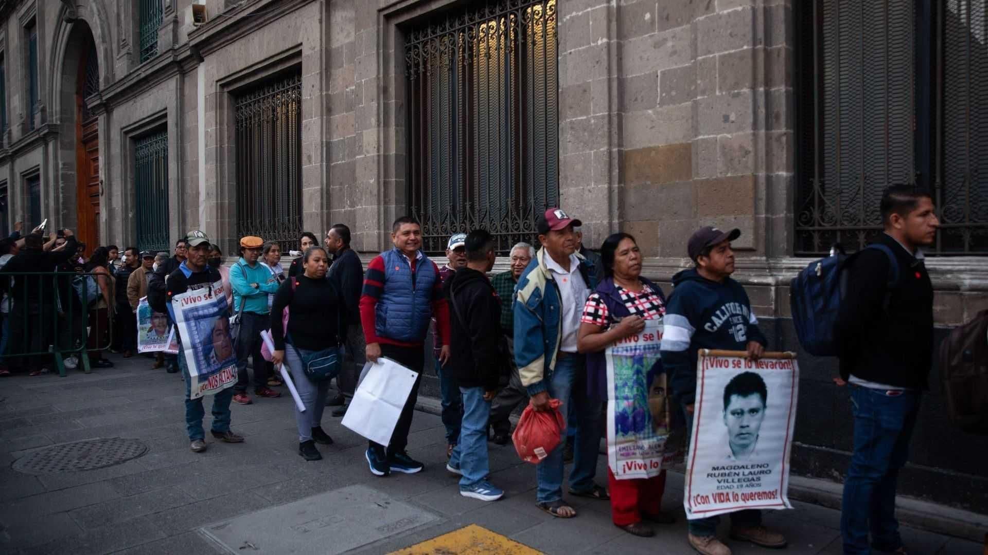 Concluye Reunión de Sheinbaum con Padres de Normalistas de Ayotzinapa, ¿Qué Acordaron?