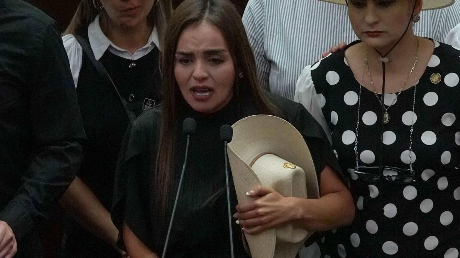 "Si Los Perros Ladran, es Señal de que Vamos Muy Bien": Grecia Quiroz