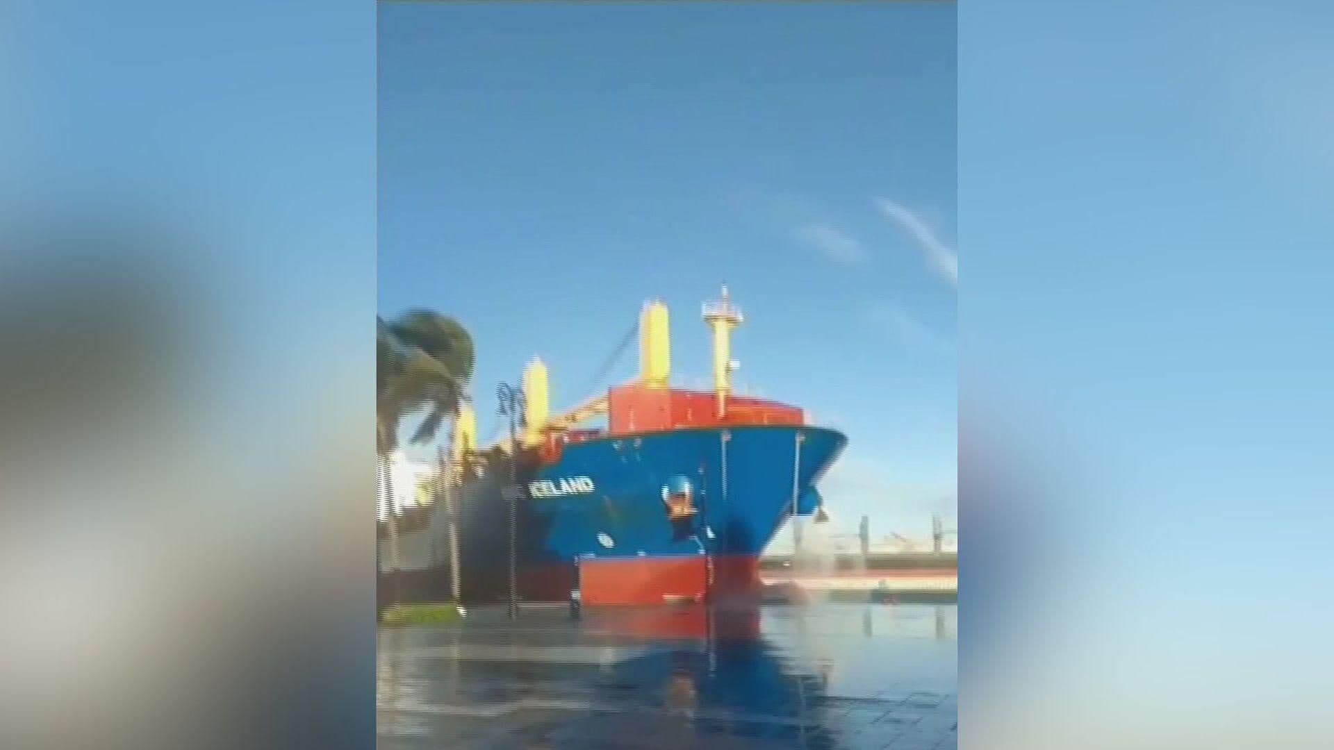 Un Barco de Islandia se Impactó con Malecón del Puerto de Veracruz (VIDEO)