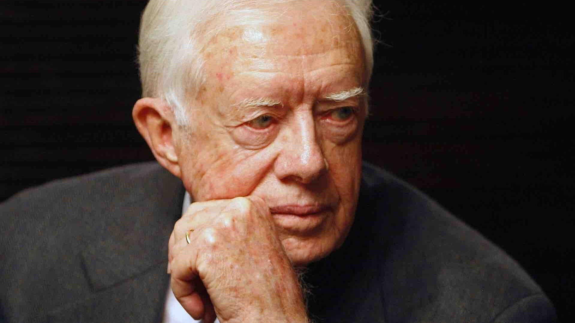 Kamala Harris Lamenta el Fallecimiento de Jimmy Carter y Destaca Su Legado de Servicio