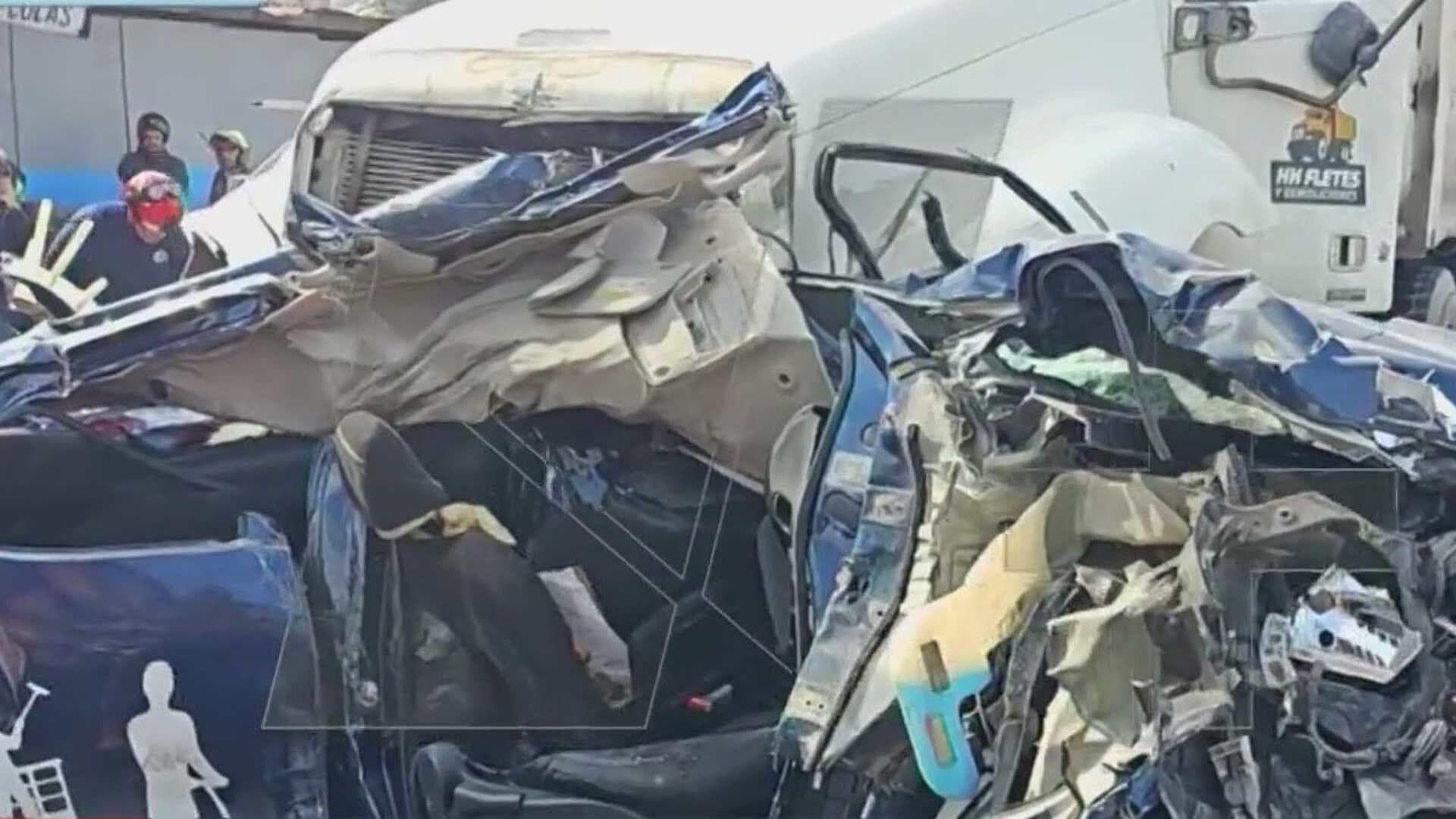 Rescatan a Hombre Atrapado entre Dos Camiones de Carga en Colonia Buenos Aires en Monterre