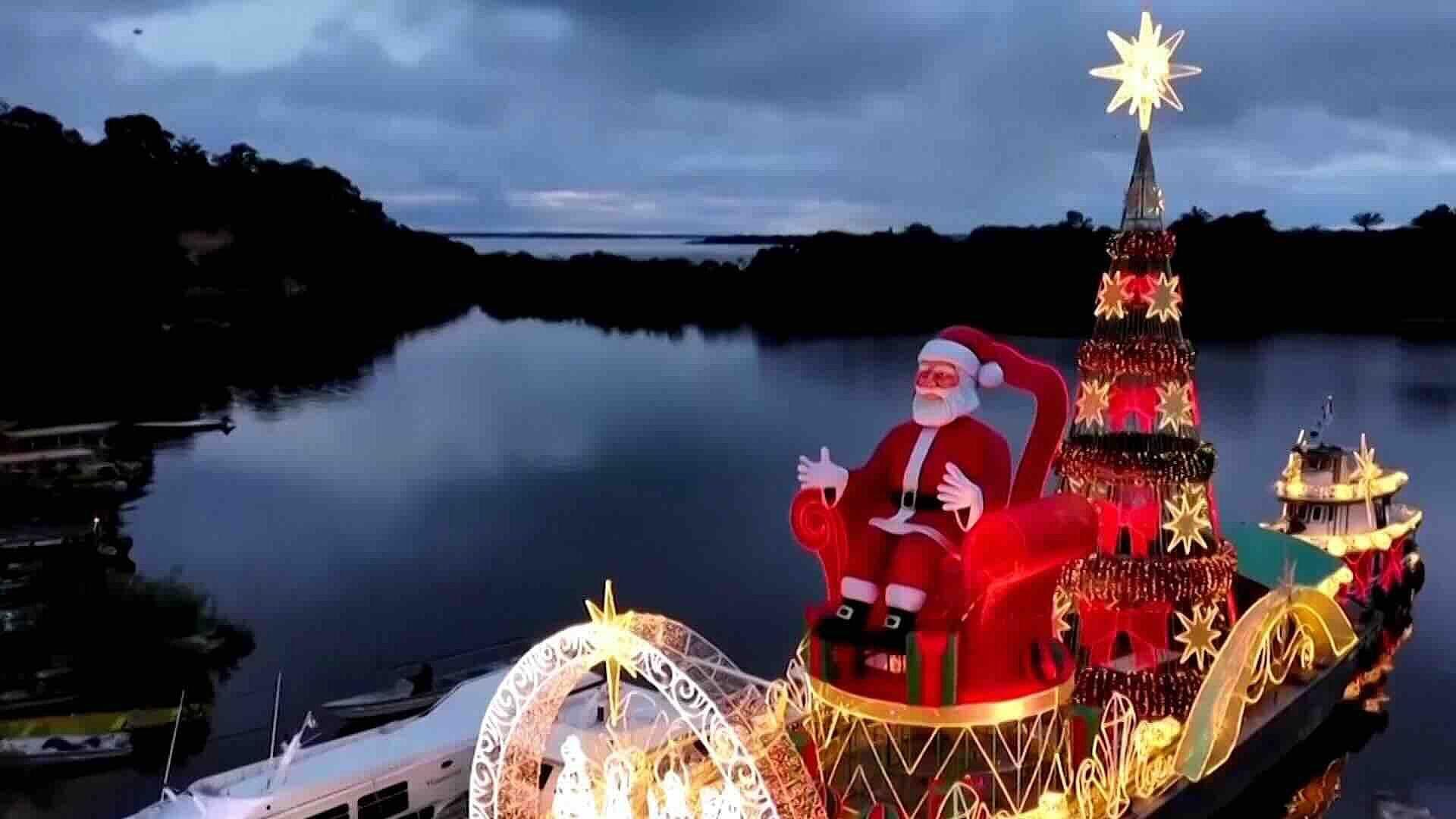 Santa Claus Se Adelanta y Llega con Regalos a Río Negro, Brasil, en el Corazón del Amazonas