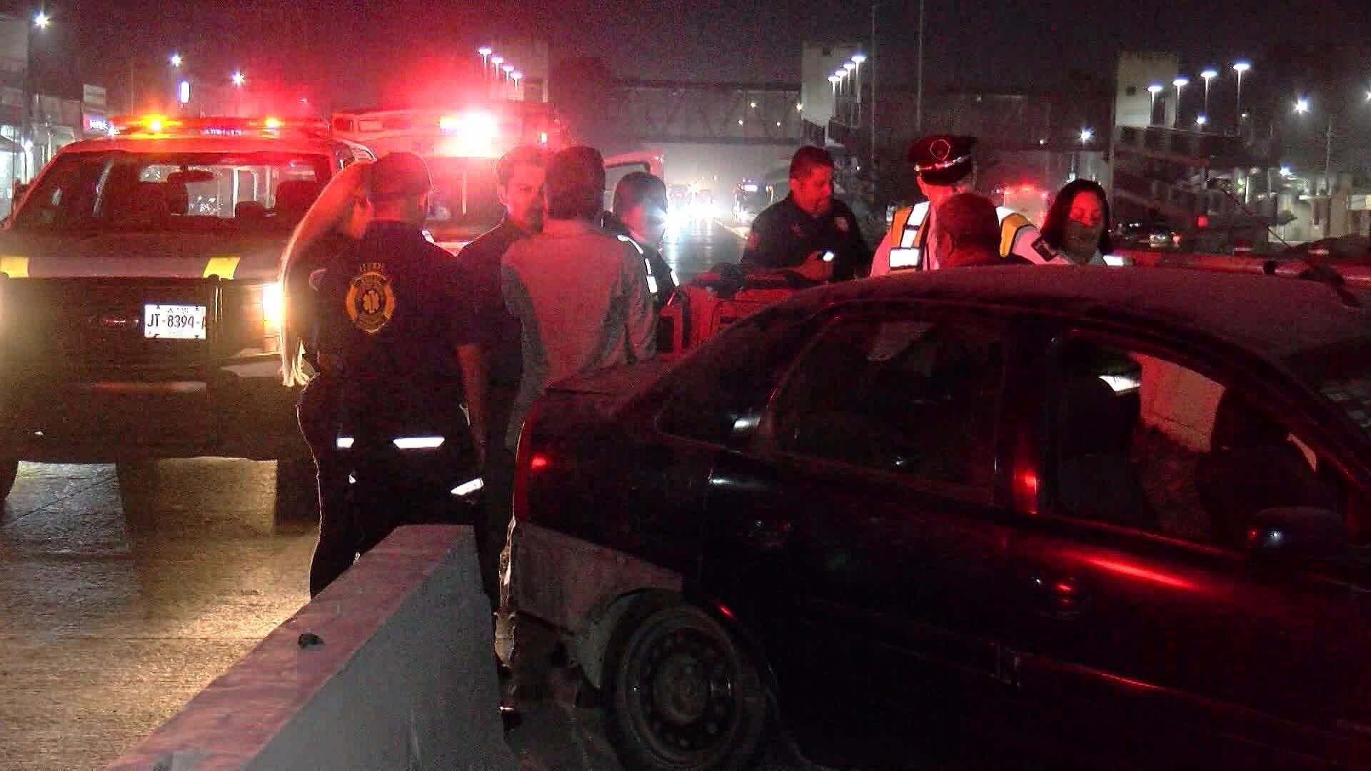 Dos Hermanos Alcoholizados Terminan en una Zanja tras Provocar Choque en Periférico Sur