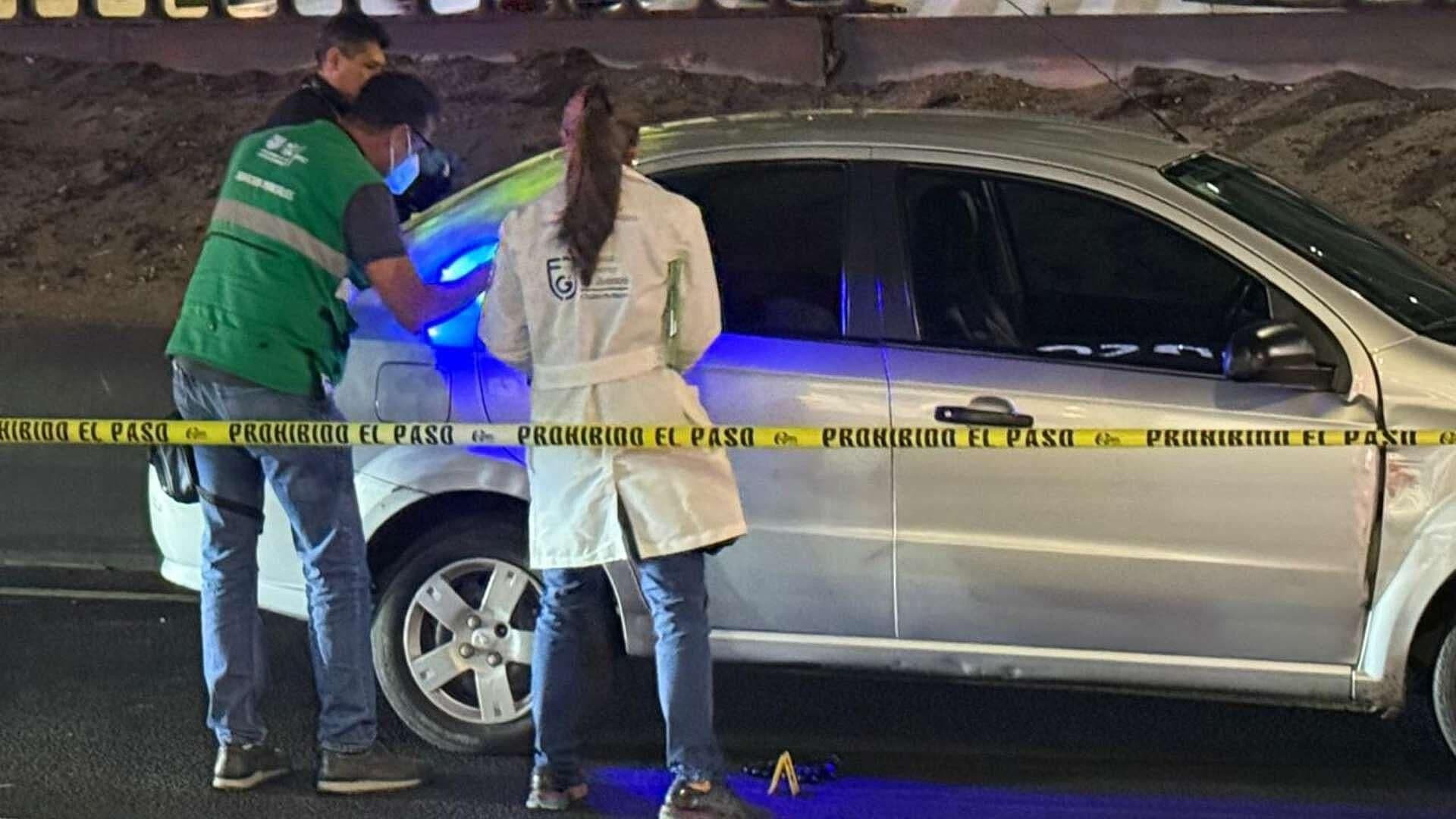 Fiscalía Asegura Auto de Asaltantes Abandonado en Periférico y Realiza Peritajes en Polanco