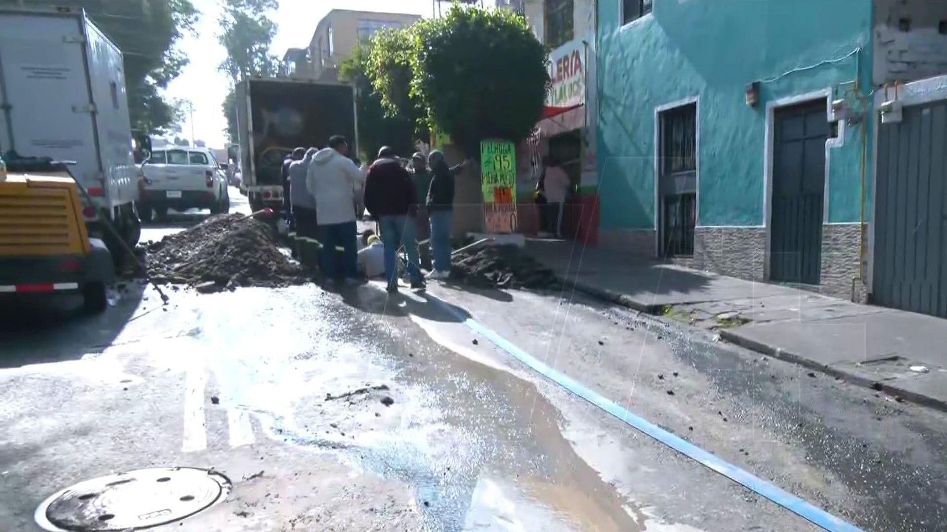 Continúan los Trabajos por Mega Fuga de Agua en Camino A Santa Fe, CDMX