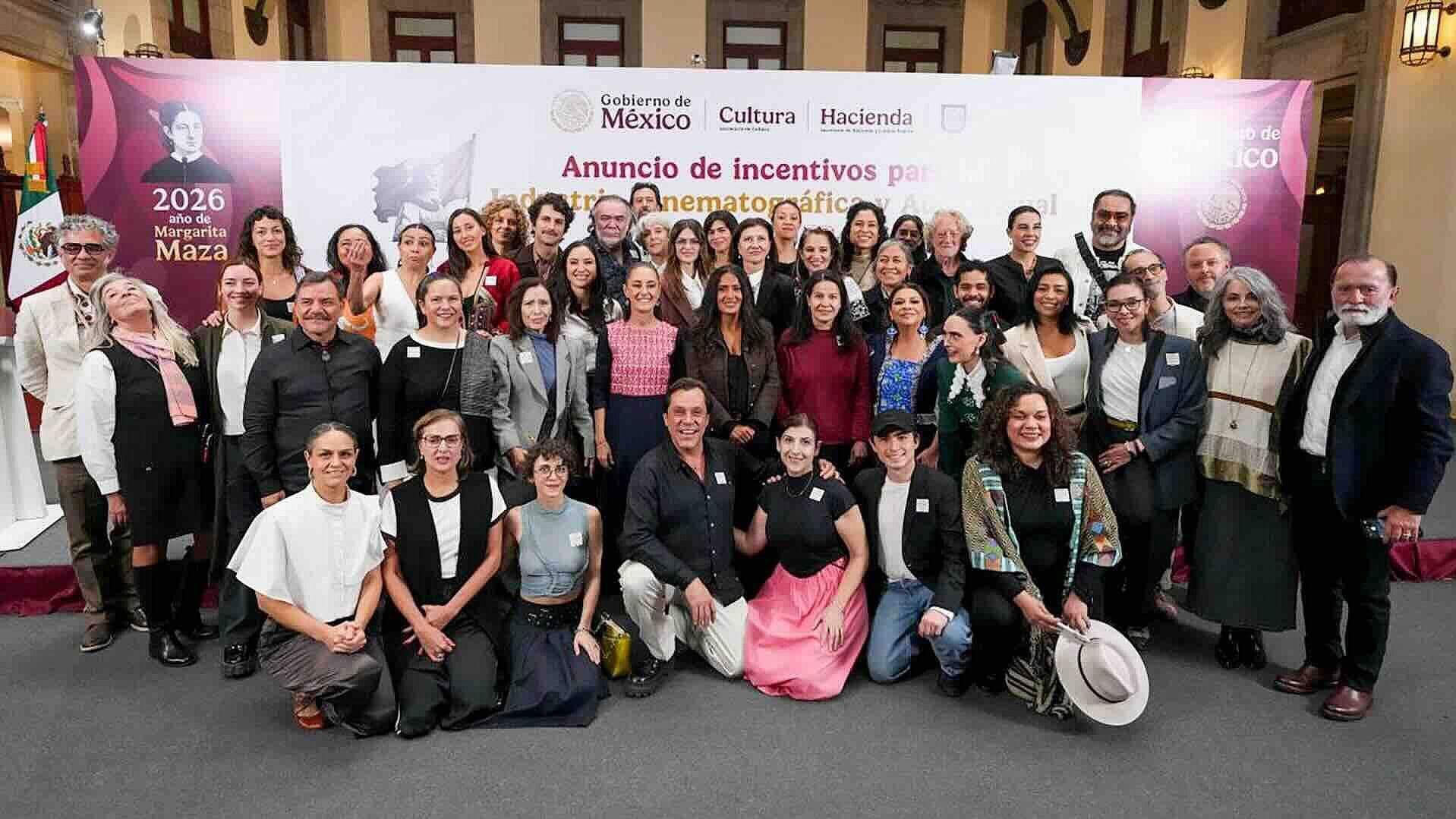 Claudia Sheinbaum y Salma Hayek Anuncian Nuevos Incentivos para Cine, Series y Documentales