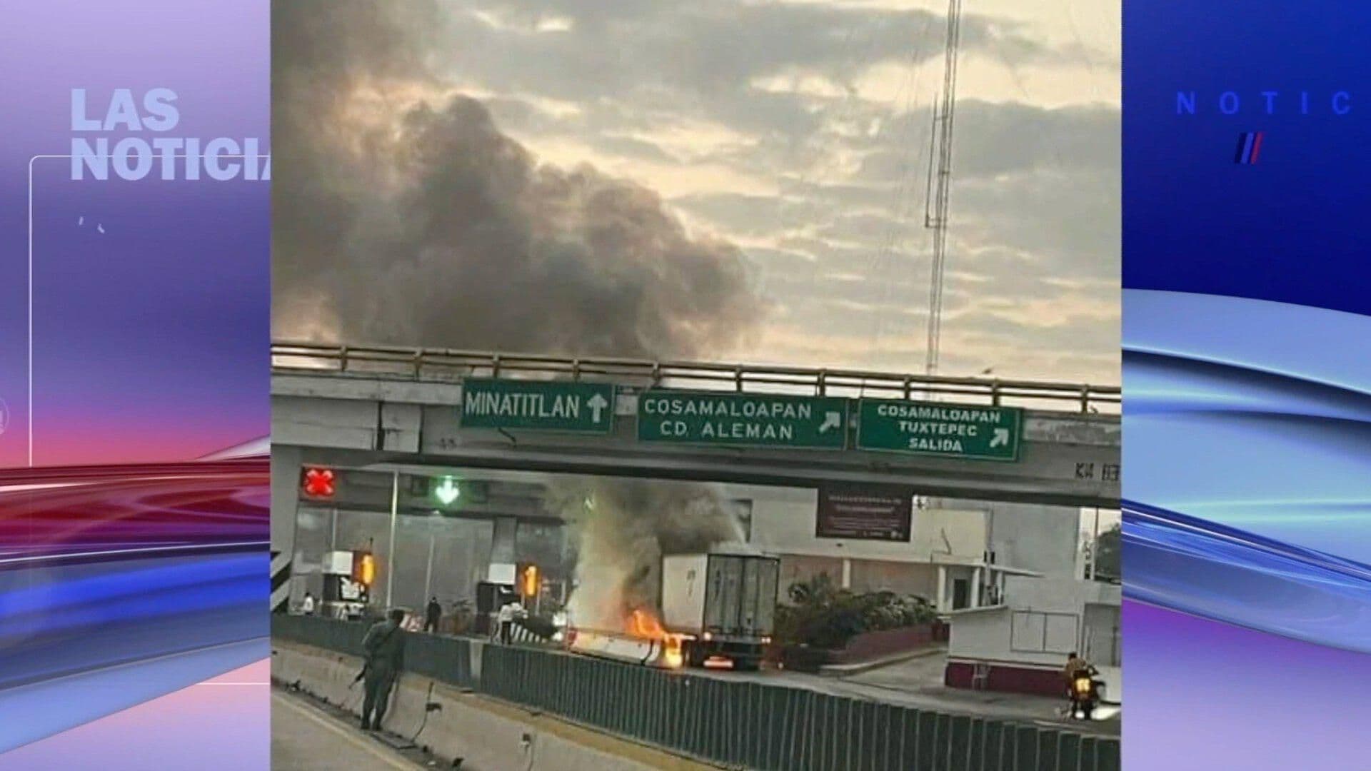 Tráiler se Incendia en Caseta de Cobro de Cosamaloapan