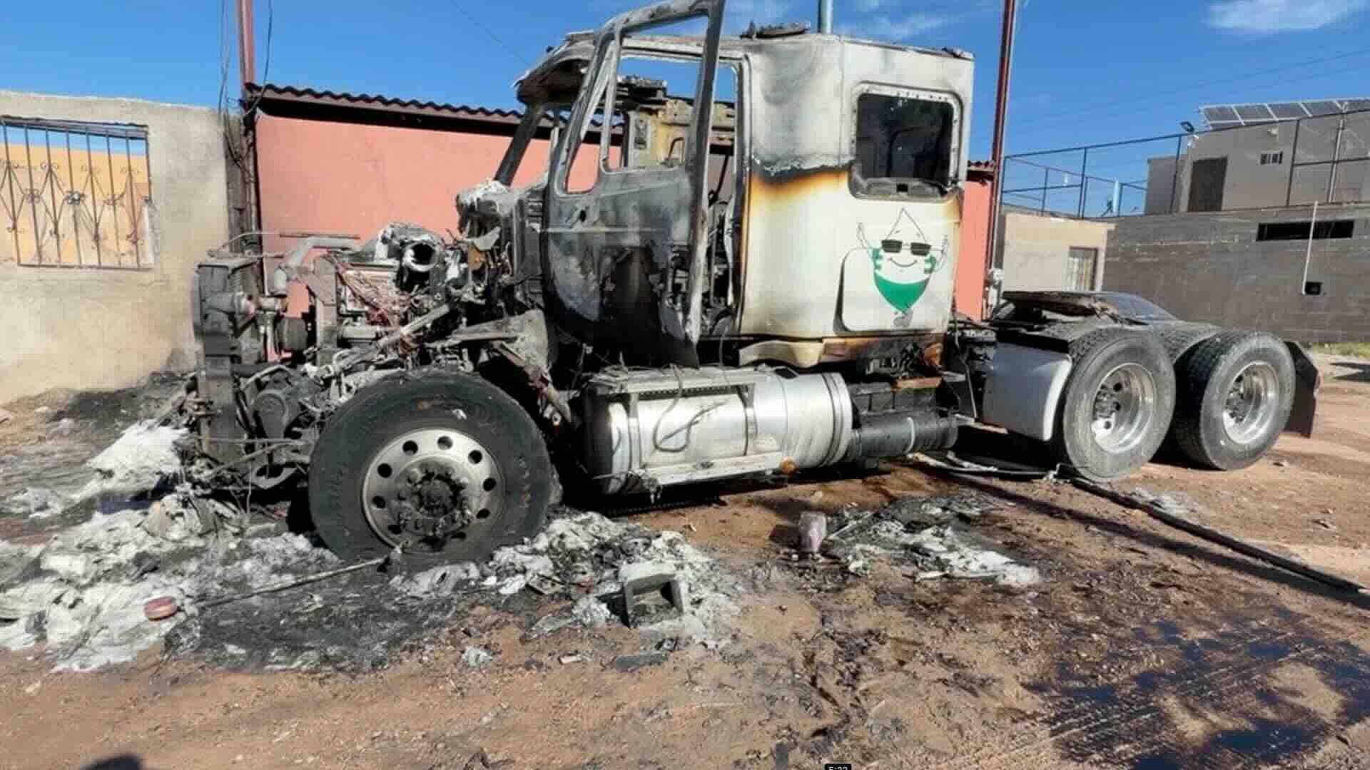 Incendio Calcina Cabina de Tráiler en Caborca y Bomberos Evitan Daños Mayores
