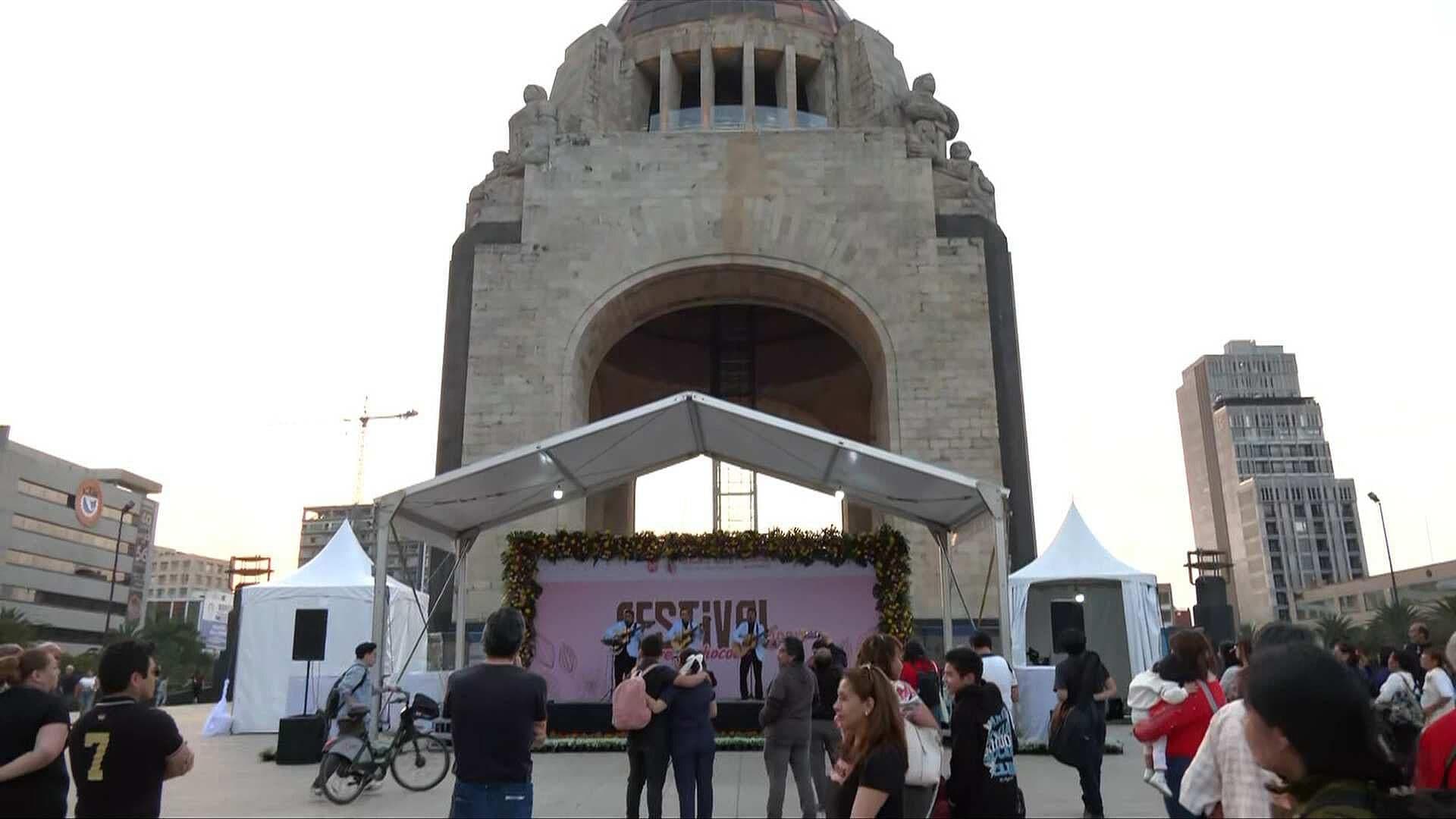 Habitantes de la CDMX Disfrutan una Tarde Romántica, Previo al 14 de Febrero 2026
