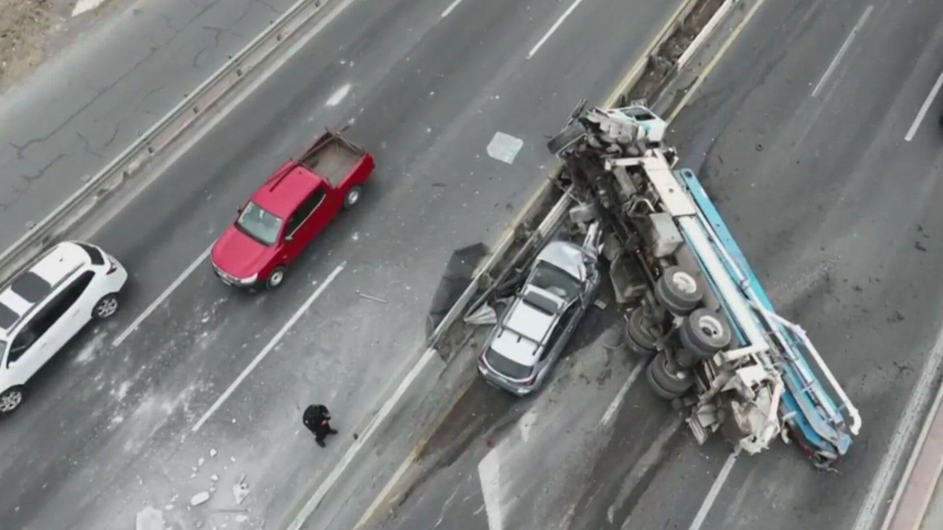 Vuelca Camión en Monterrey y Provoca Intenso Tráfico con Dirección a Santiago, Nuevo León