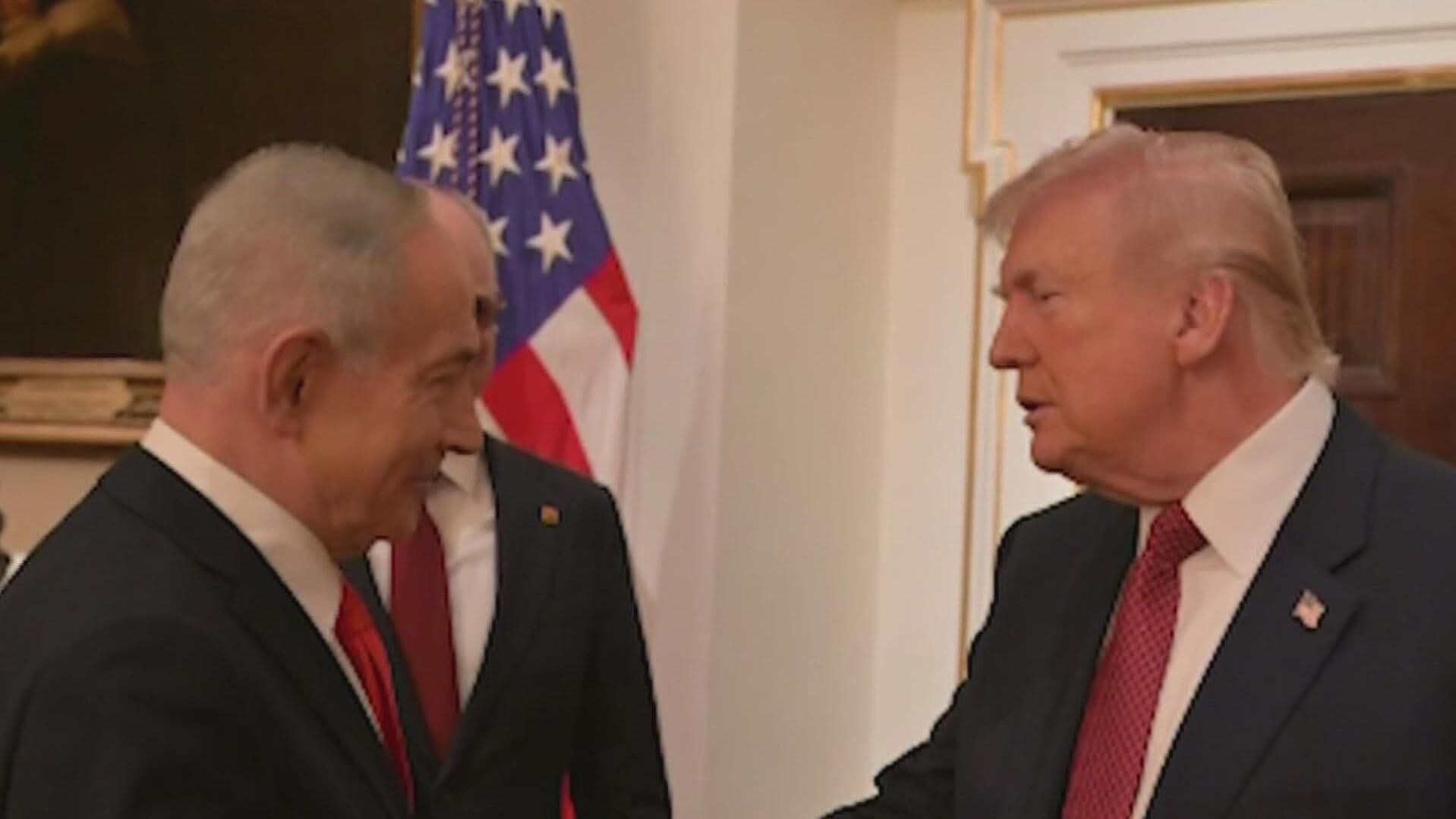Netanyahu Llega a Washington para Reunión con Trump en Medio de Tensiones con Irán