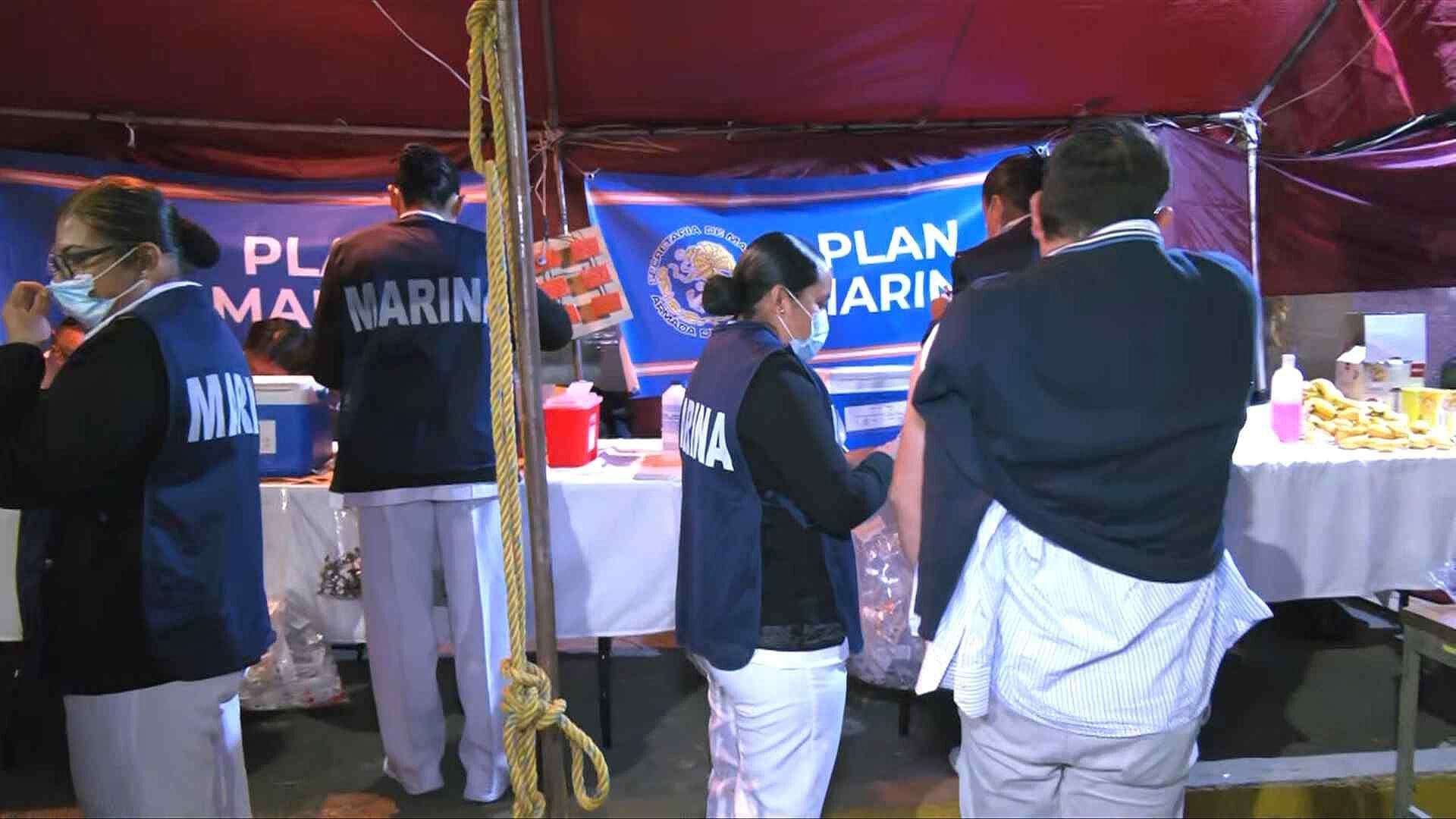 Alta Afluencia de Personas para Vacunarse contra el Sarampión en Módulos Instalados en la Central de Abasto