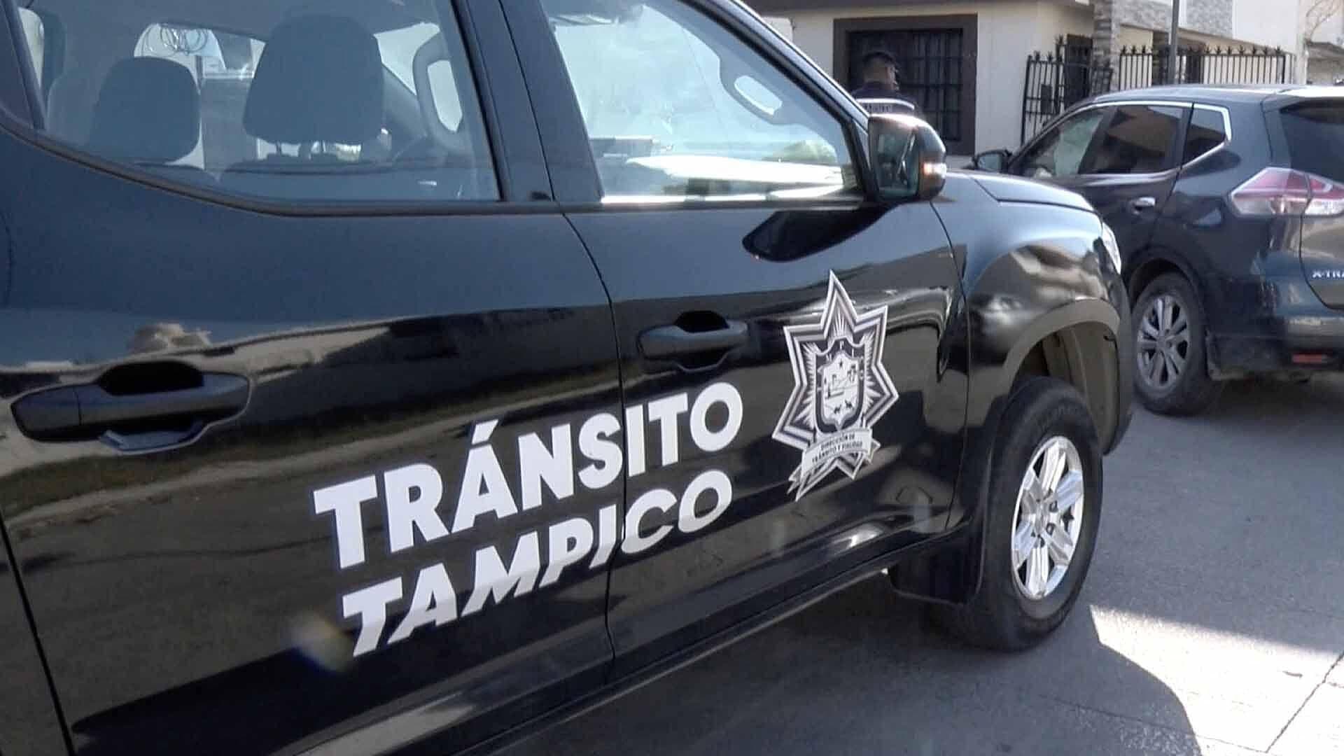 Choque Entre Camionetas en Tampico Provoca el Derribo de Portón