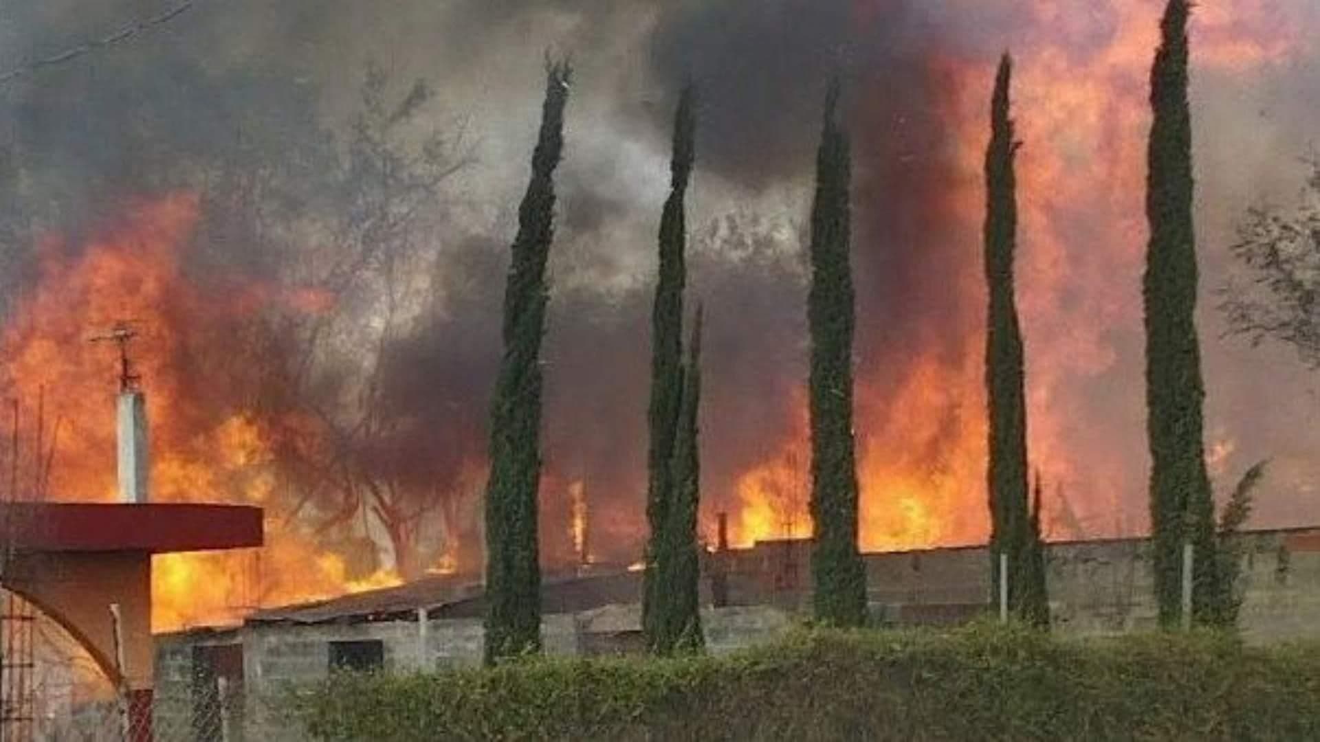 Moviliza Incendio en Terreno Baldío en Salinas Victoria