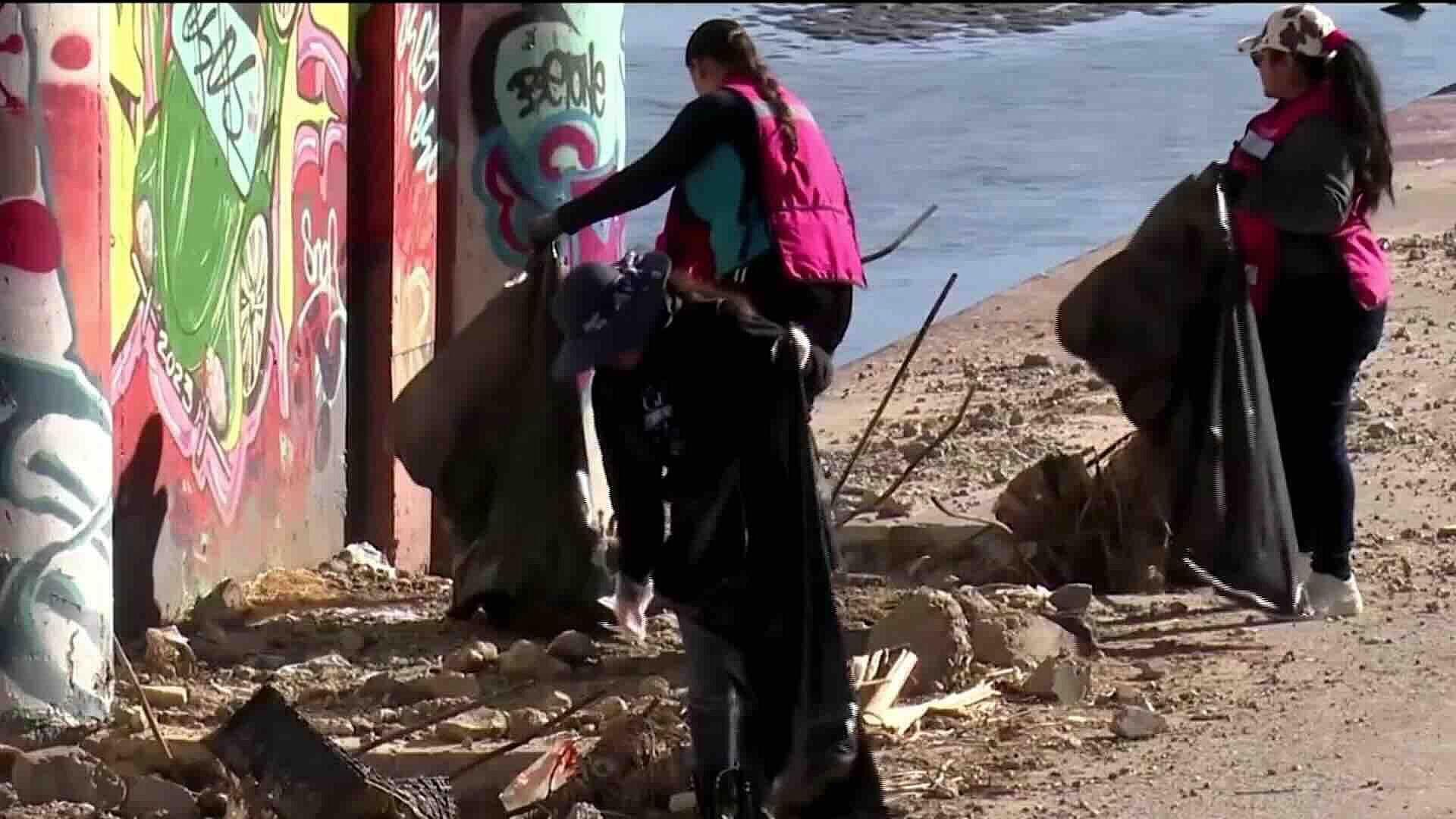 Colectivos Limpiaron la Ribera del Río Bravo en Ciudad Juárez para Evitar Contaminación