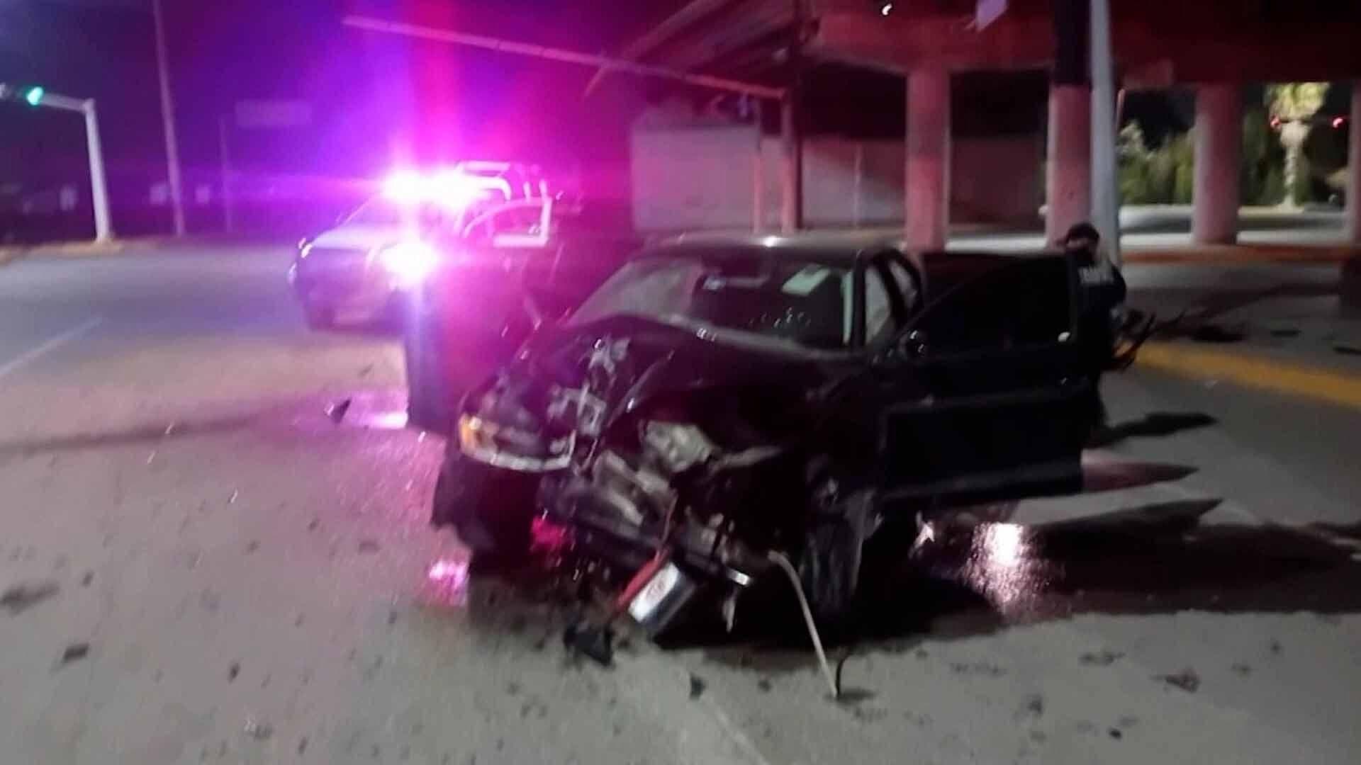 Conductor en Estado de Ebriedad Choca Contra Semáforo en Lerdo