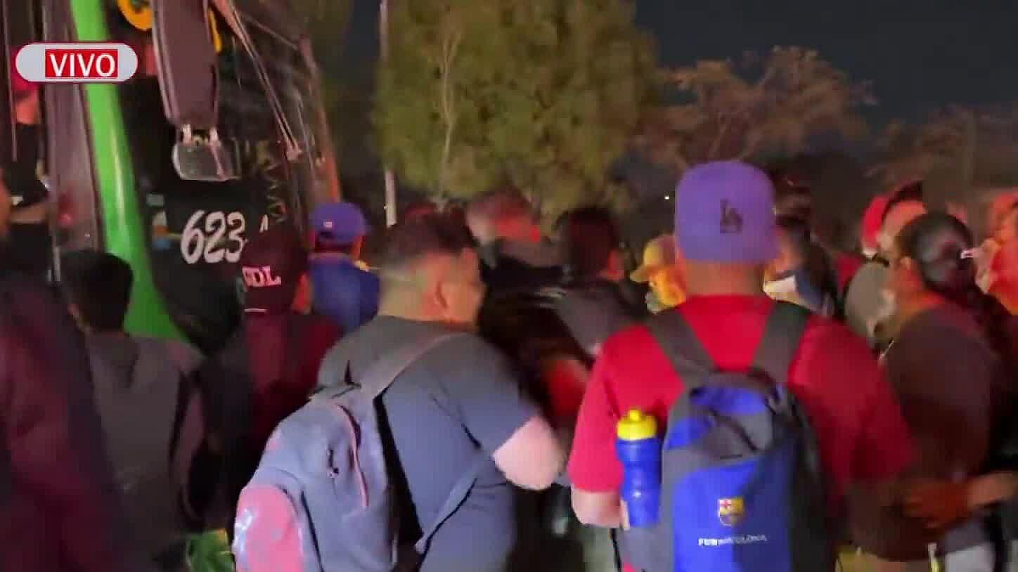 Vecinos de Real del Valle Bloquean Avenida Adolf B. Horn en Manifestación
