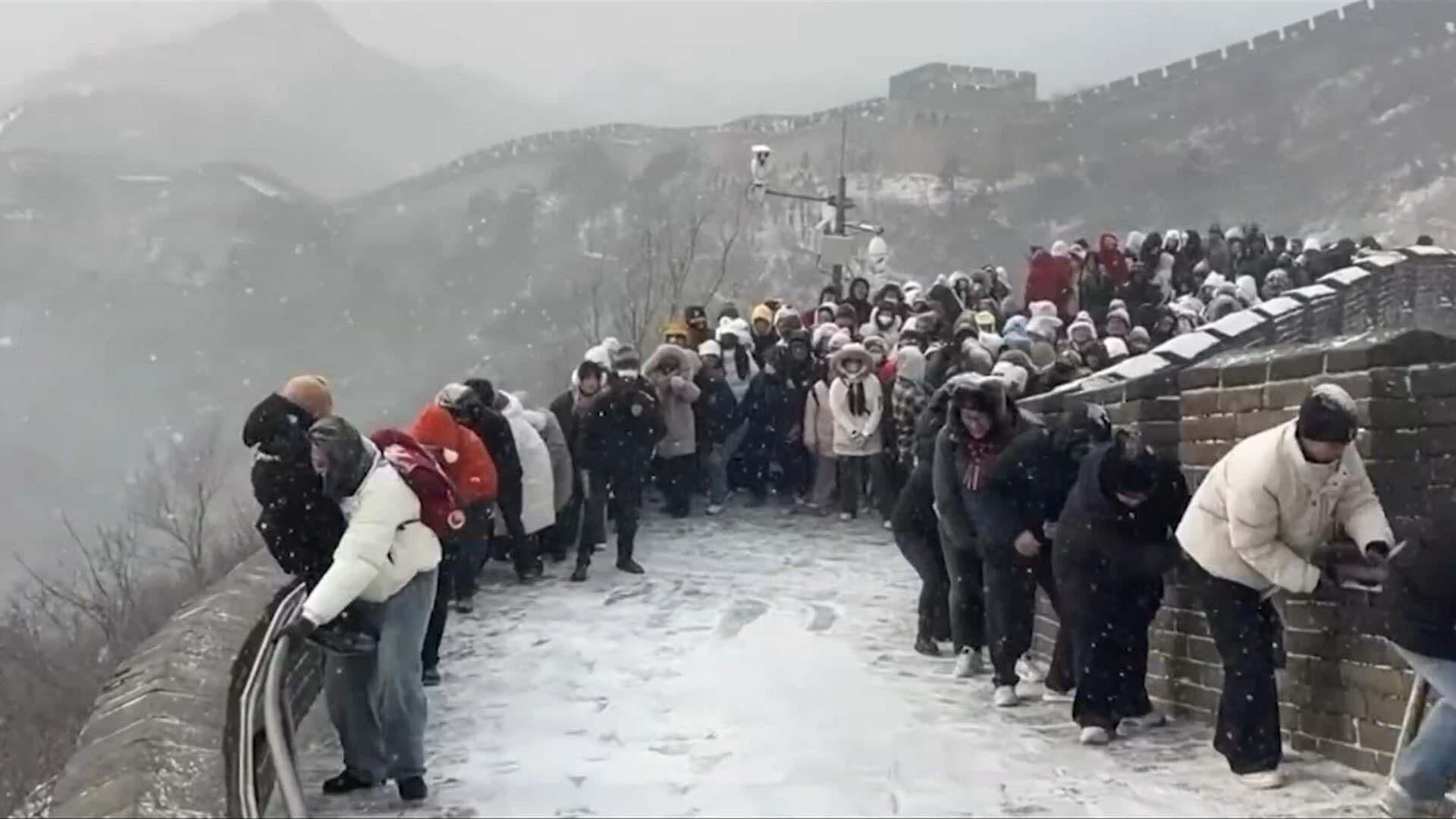 Tramo de la Gran Muralla China Se Convierte en "Resbaladilla" Gigante por las Bajas Temperaturas