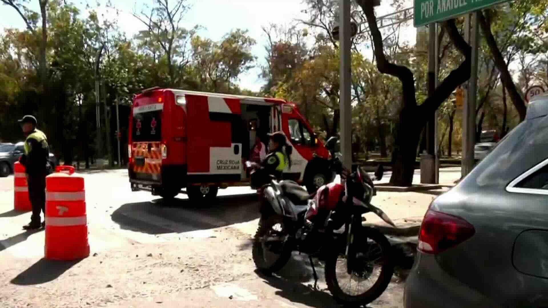 Camioneta se Pasa el Alto e Impacta a Motociclista en Miguel Hidalgo, CDMX