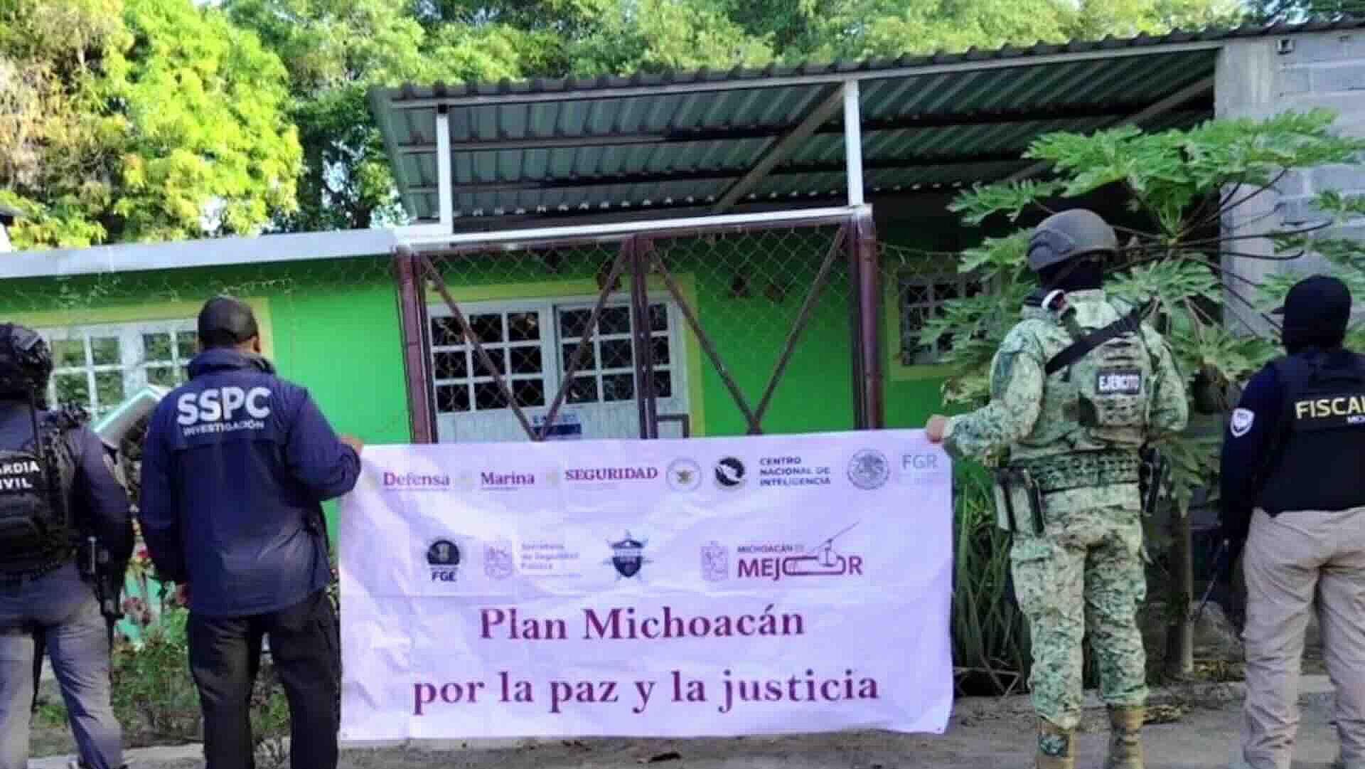 Catean 24 Propiedades Ligadas a "El Botox" y Aseguran Droga y Armas en Apatzingán