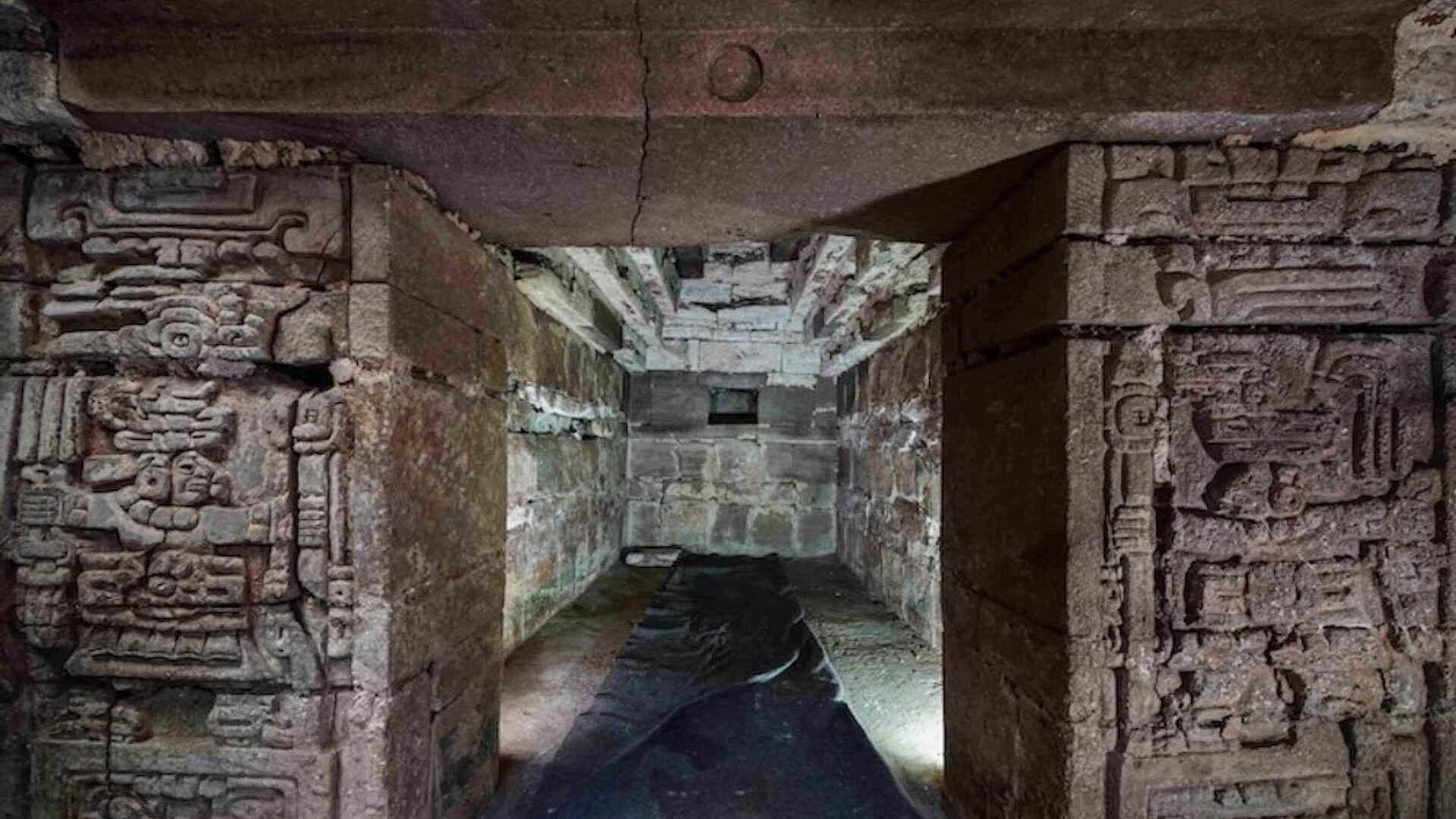 INAH Da a Conocer el Descubrimiento de una Tumba Zapoteca en Oaxaca