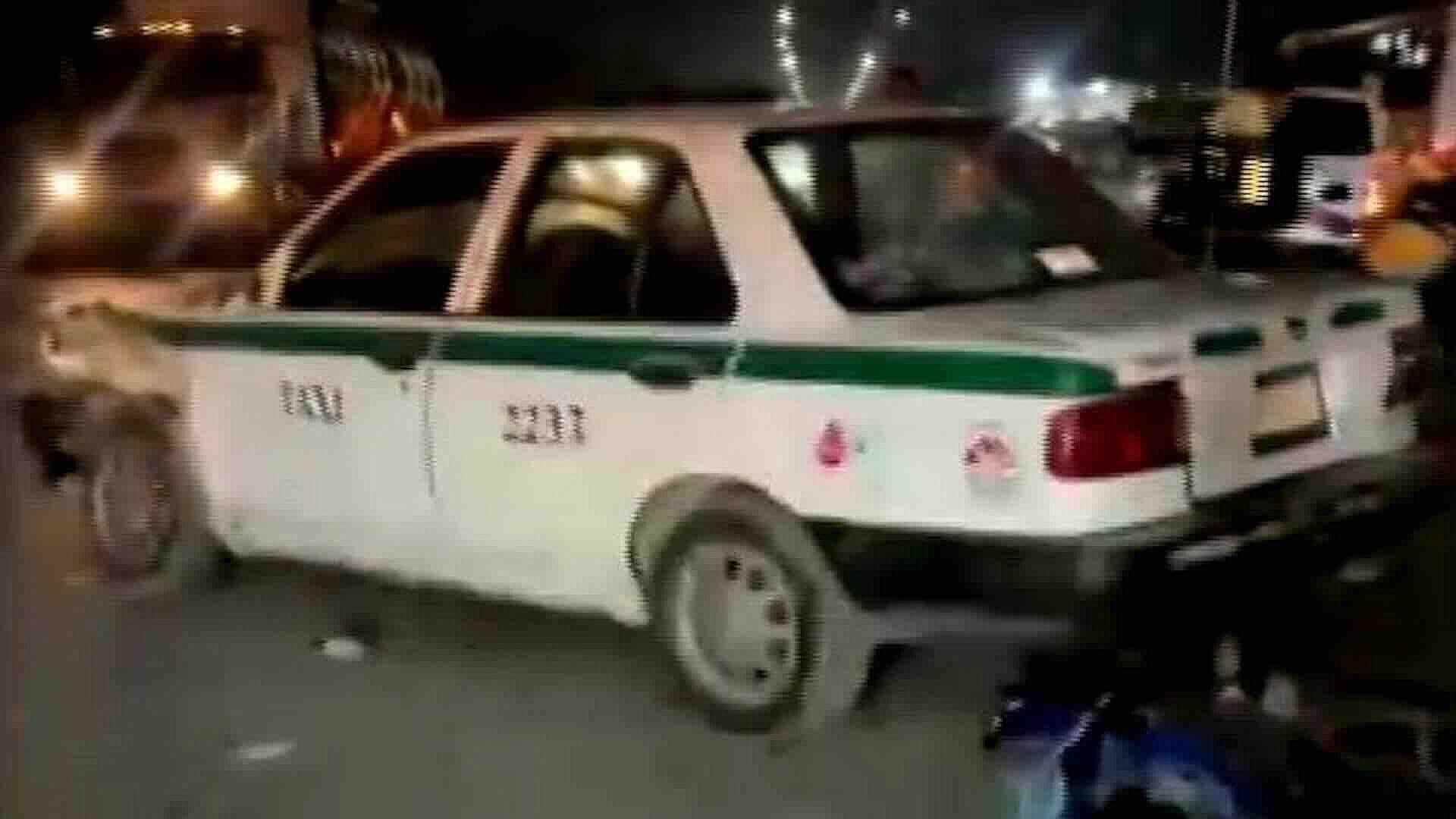Taxi Ebrio Chocó con Motocicleta y Dejó Varios Heridos en Avenida López Portillo en Cancún