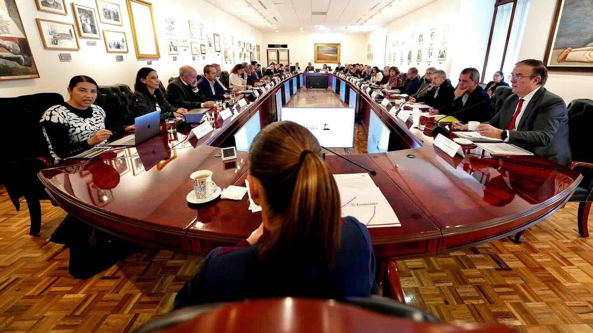 Claudia Sheinbaum se Reúne con Economistas en Palacio Nacional para Analizar Economía