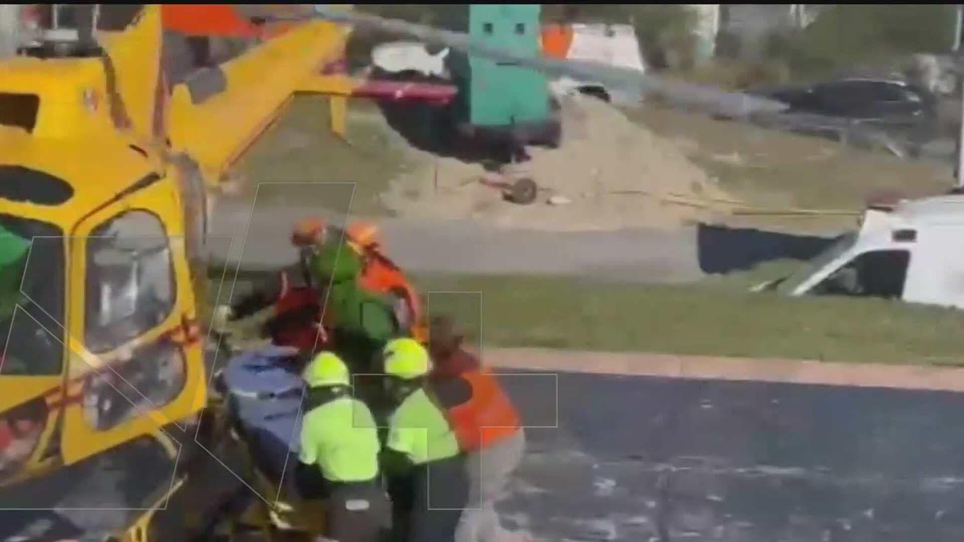 Trasladan a Herido de Choque e Incendio en Salinas Victoria a Hospital