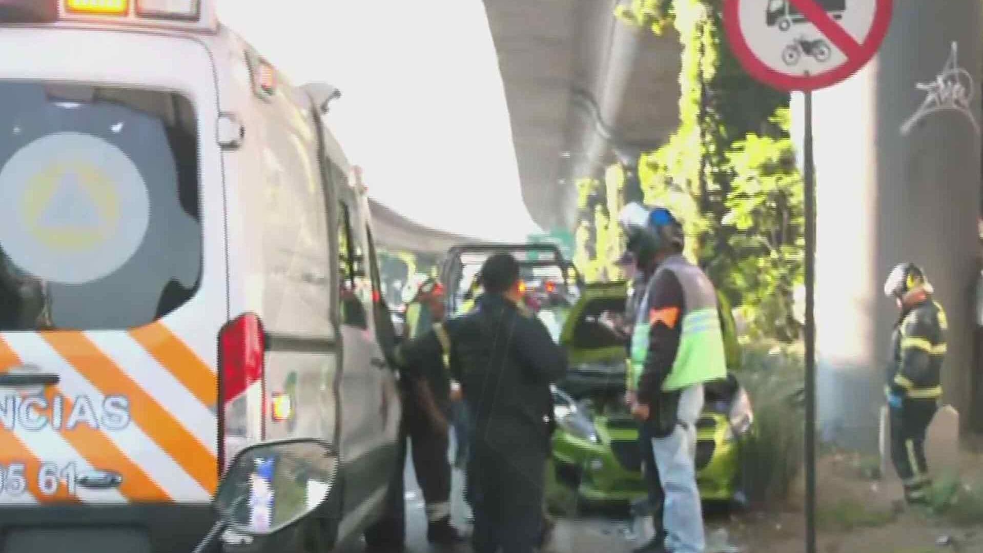 ¿Qué Pasó en Periférico Sur? Auto Vuelca y Queda Destrozado en Carriles Centrales