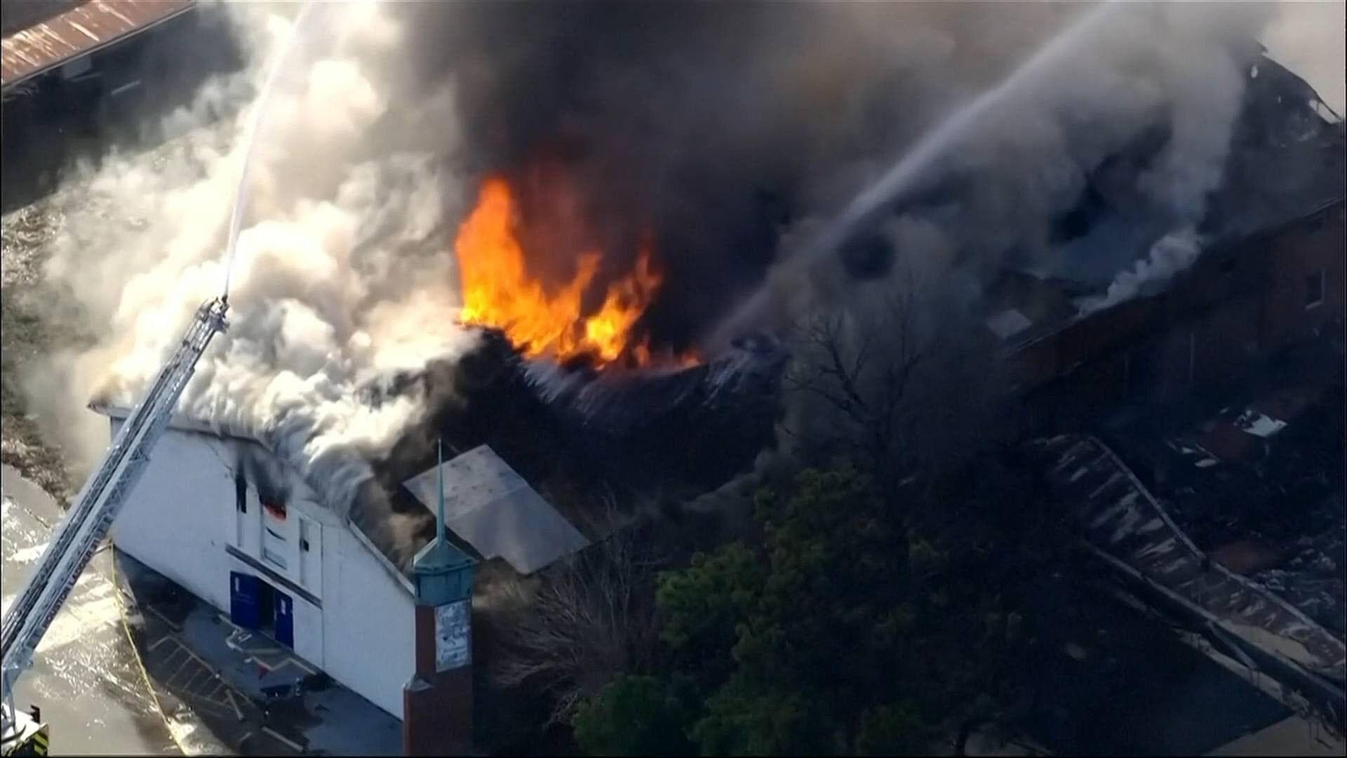 Reportan Fuerte Incendio en Iglesia de Houston en EUA