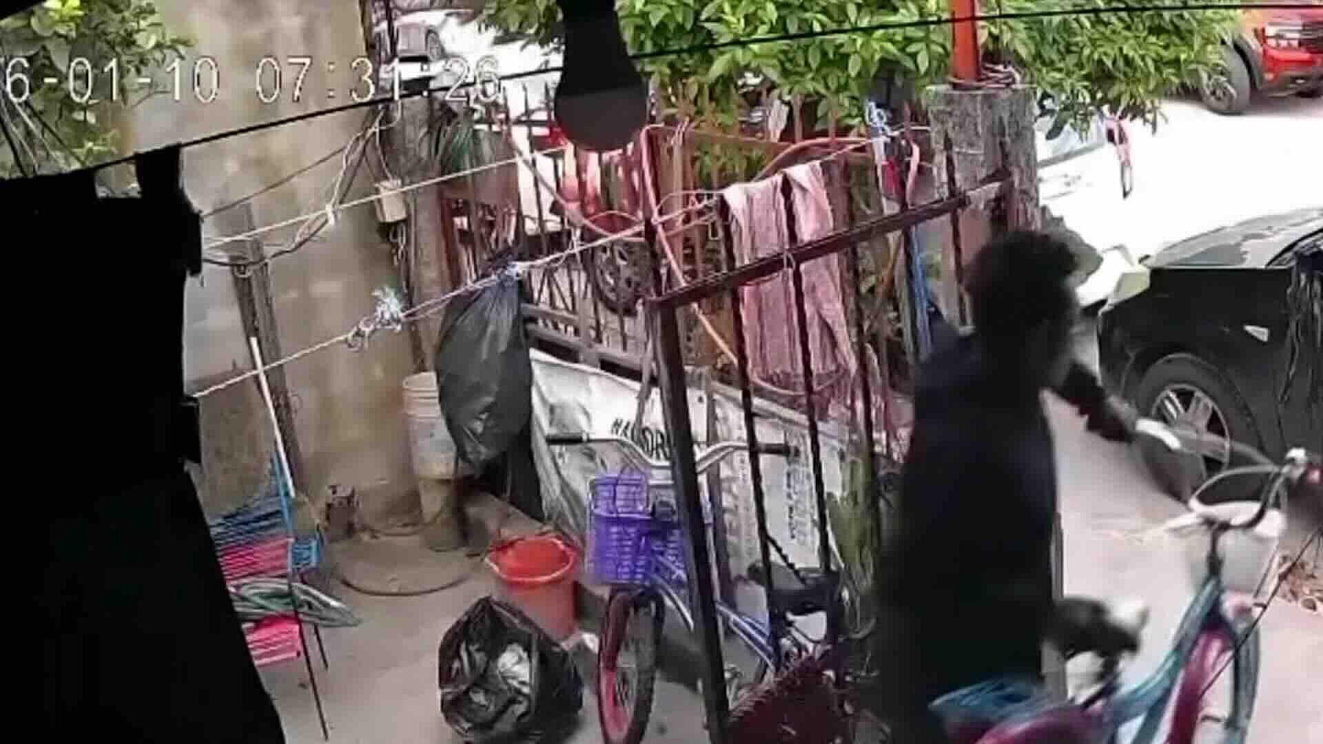 En 50 Segundos, Hombre Roba Dos Bicicletas a Plena Luz del Día en Cancún, Quintana Roo