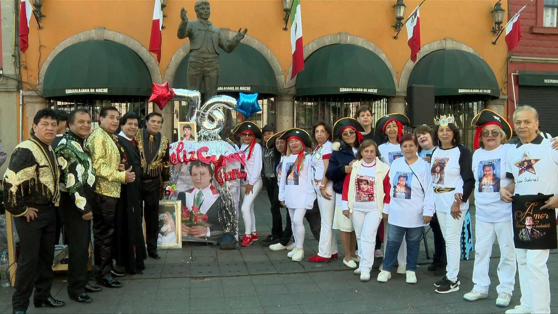 Mariachi, Velas y Nostalgia: Garibaldi Celebra al Juan Gabriel, "El Divo de Juárez" en su Natali
